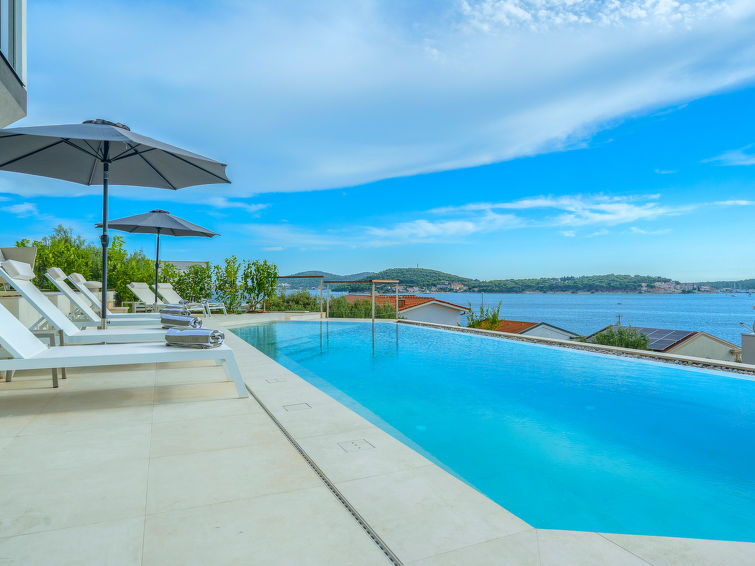 Zeezicht en luxe in Villa Allina in Zatoglav, Rogoznica in Rogoznica