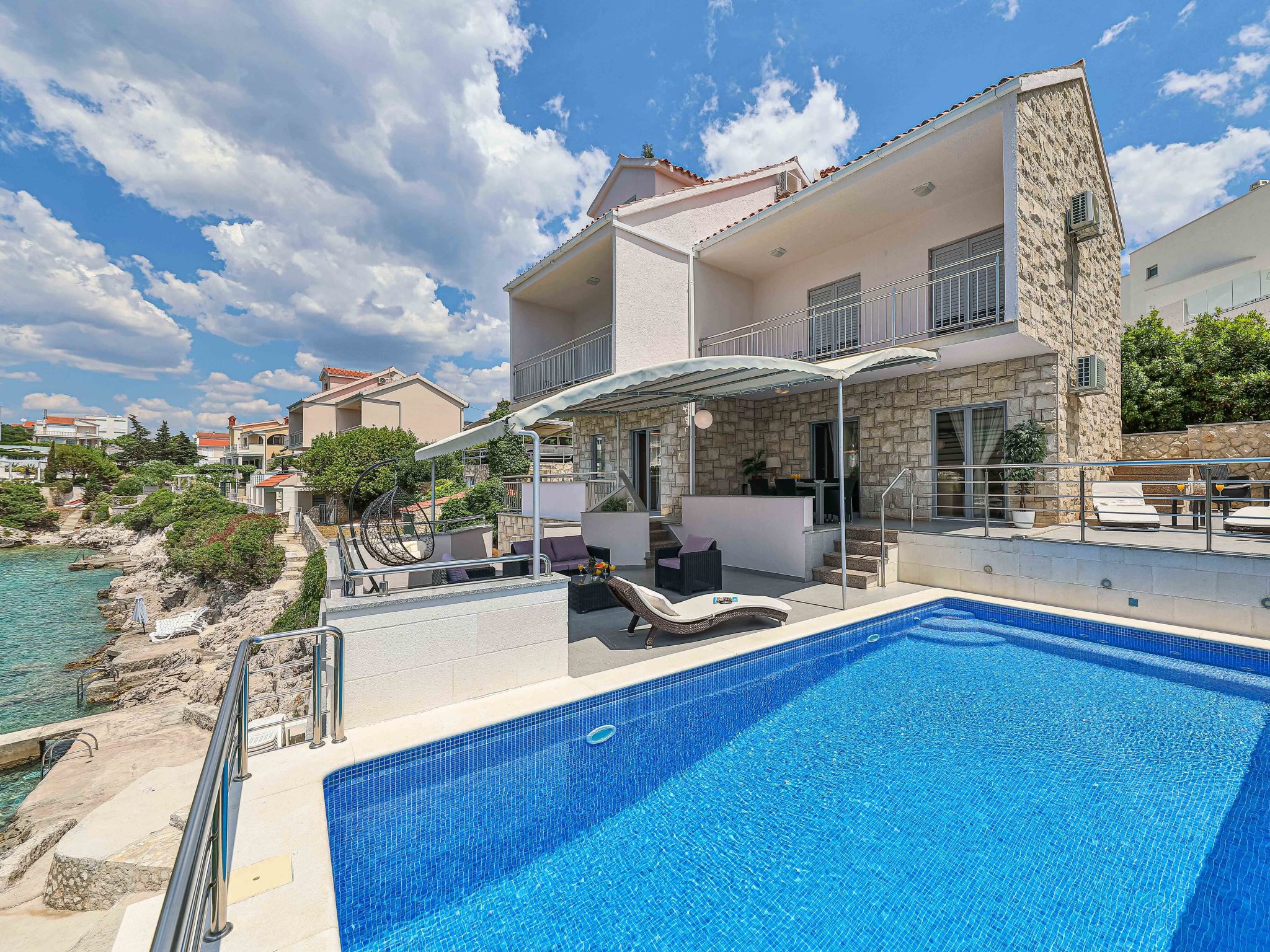 Villa Antonija: Stijlvolle villa direct aan zee met verwarmd zwembad in Ražanj - foto 2