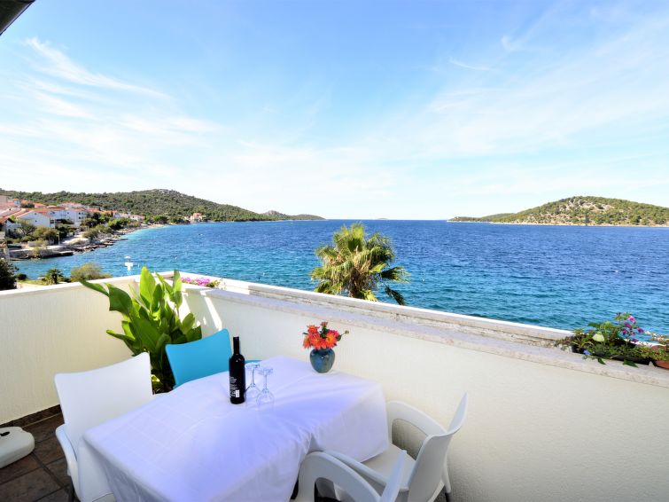 Holiday Apartment Galeb (ROZ102)