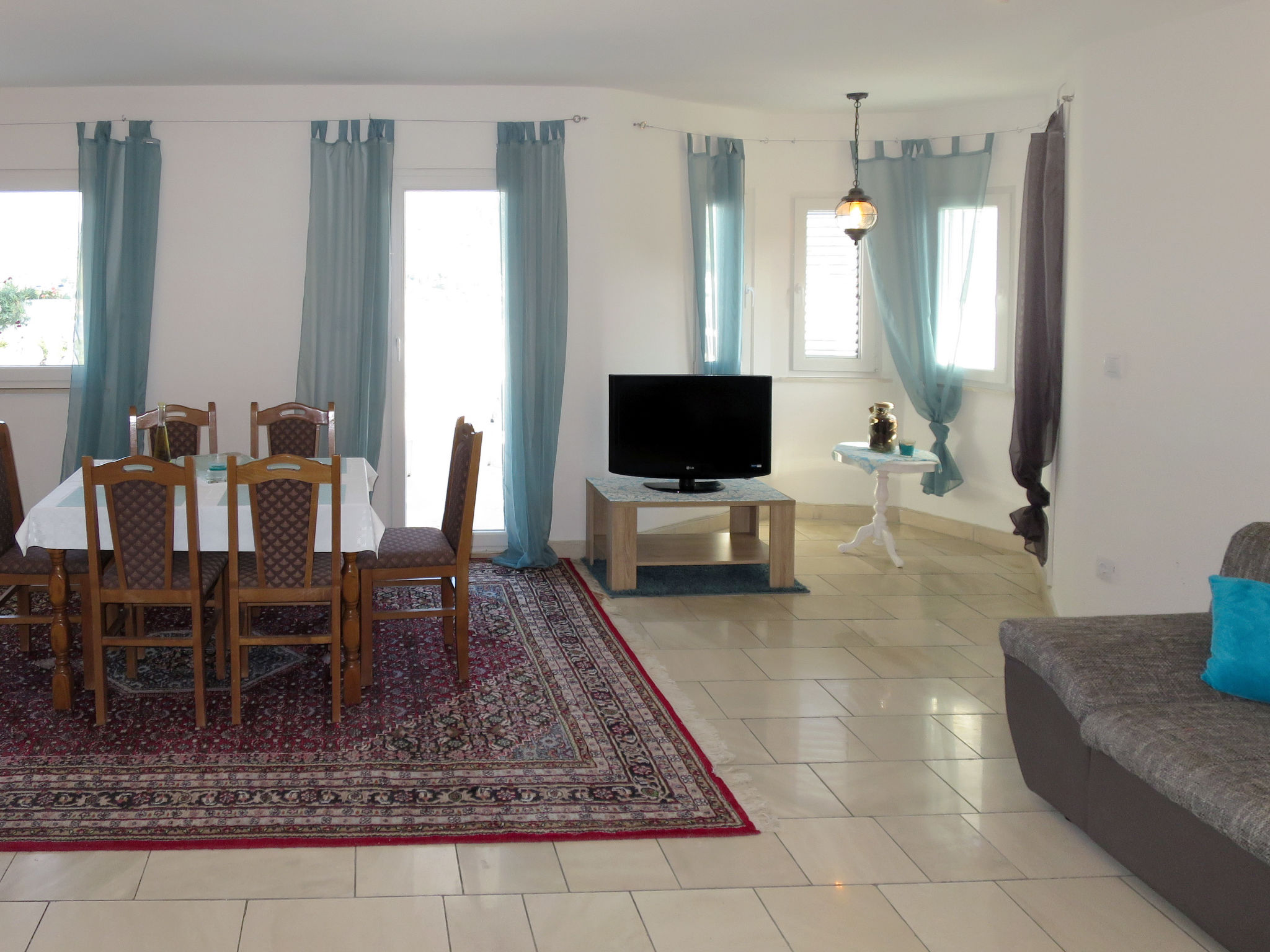Suzi: Ruim vakantiehuis voor 8 personen aan de Dalmatische kust in Ražanj - foto 6