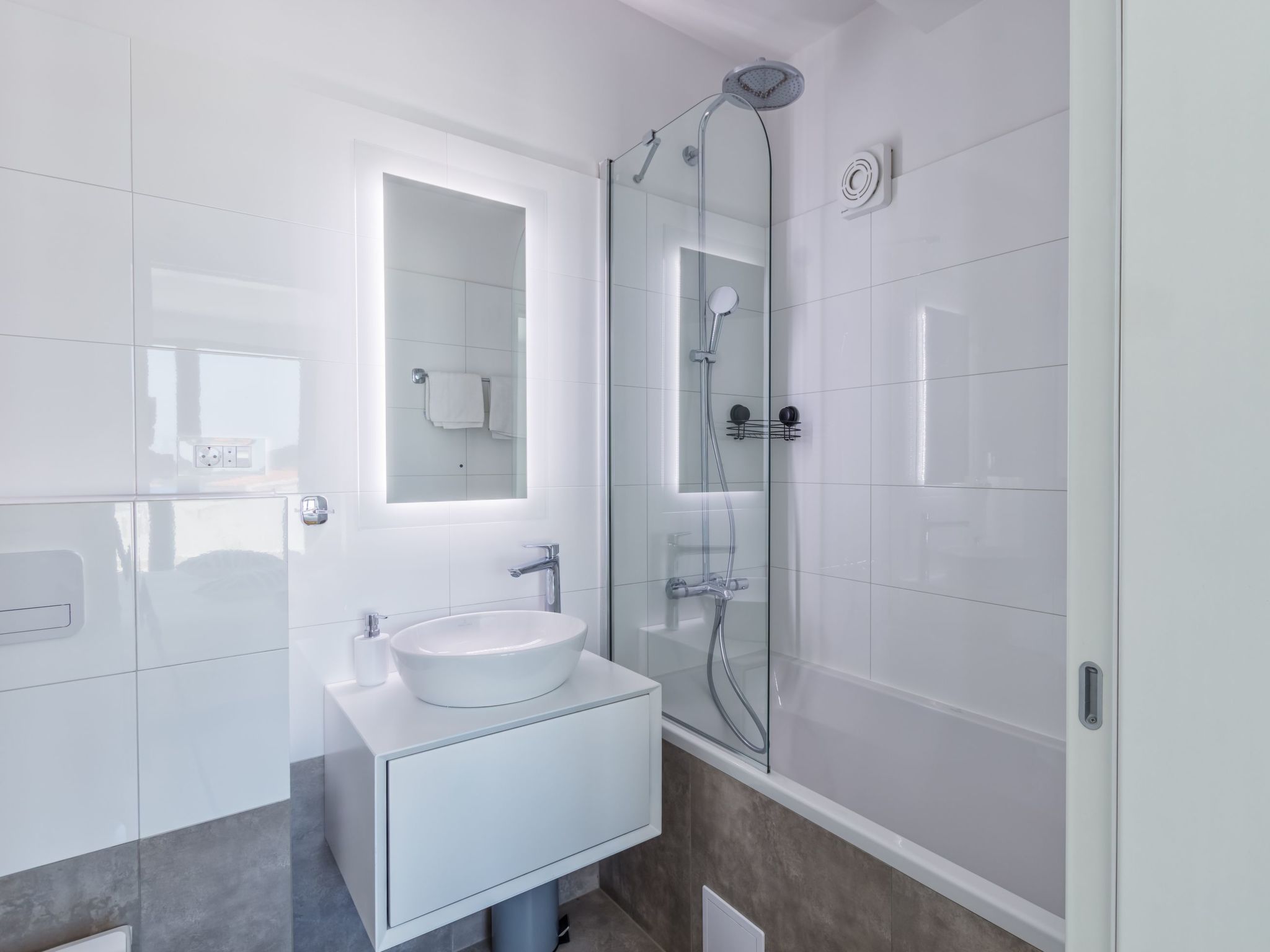 Villa Tyra-Image-tags.info