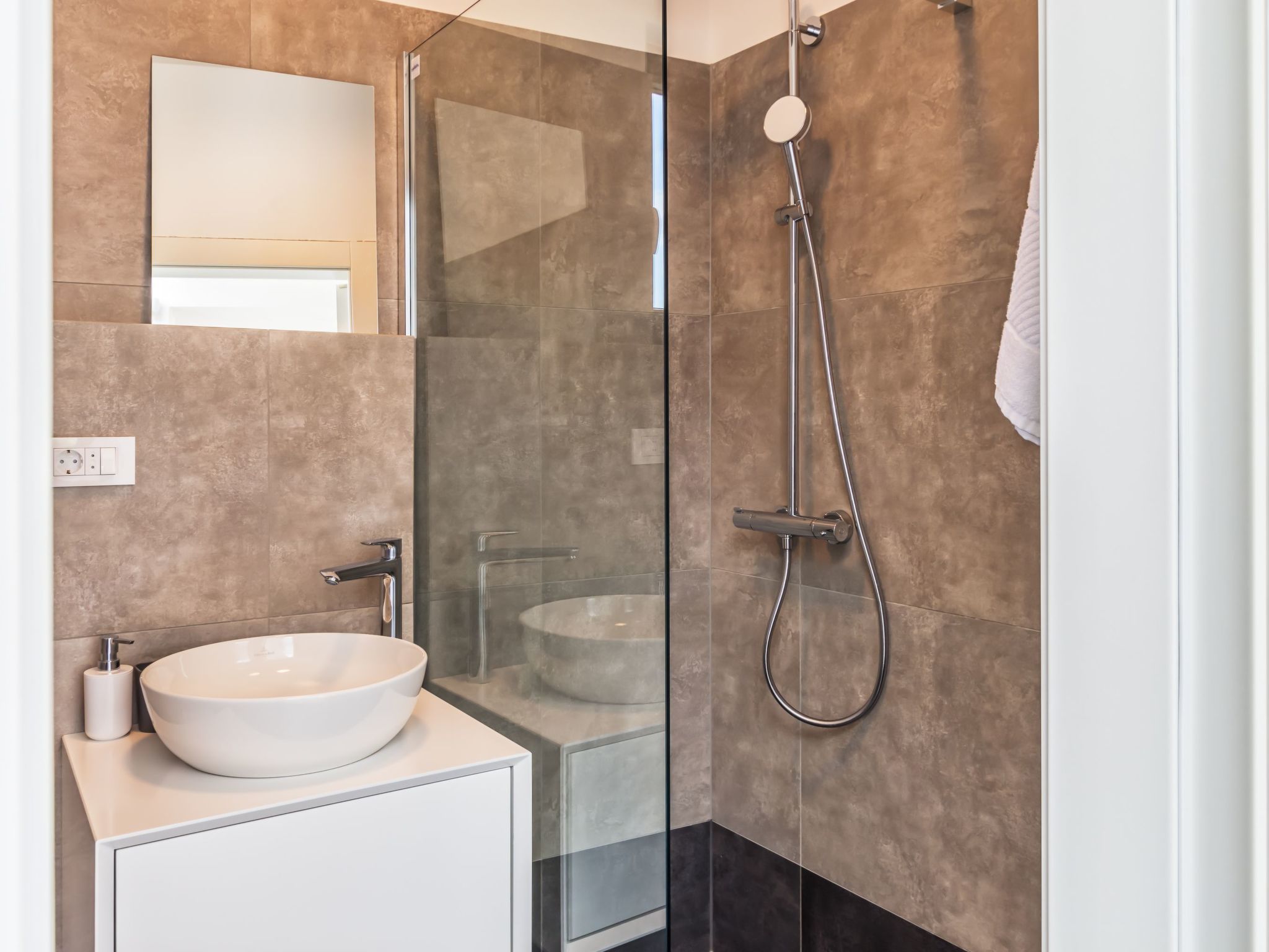 Villa Tyra-Image-tags.info