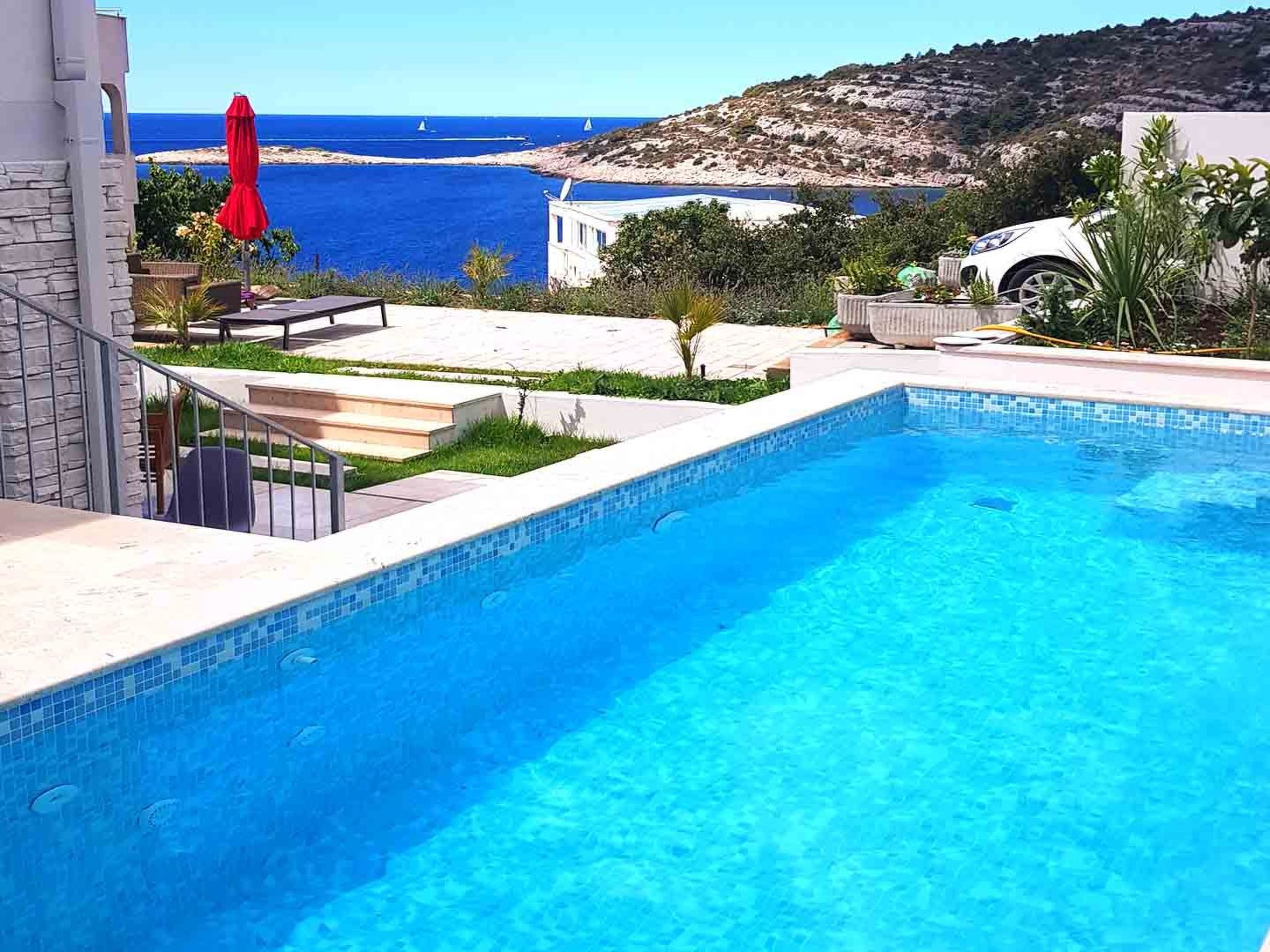 Schöne Villa Stella mit Meerblick und beheiztem Pool-Draußen