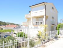 Appartement aan Zee met Gedeeld Zwembad in Ražanj, vlakbij het Strand - thumbnail 3