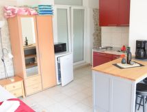 Vrijstaande bungalow met privézwembad op 150m van zee in Ražanj - thumbnail 6