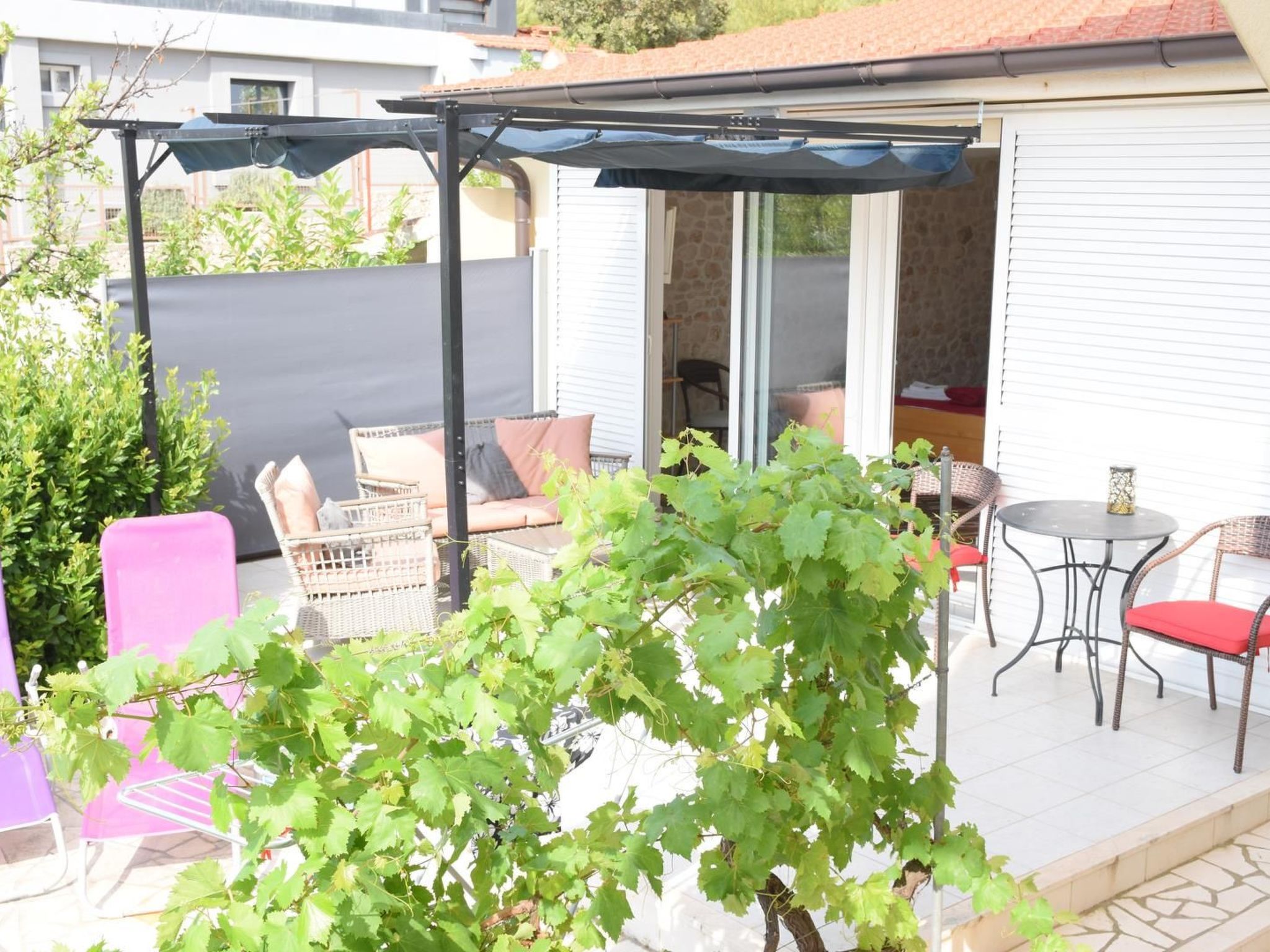 4-star Villa "Luger" - Bungalow in the garden, modern, 2 terraces 2016 NEW The villa is located in the quiet, Dalmatian village of Razanj in a quiet side street. 150 metres from the house is the beach..