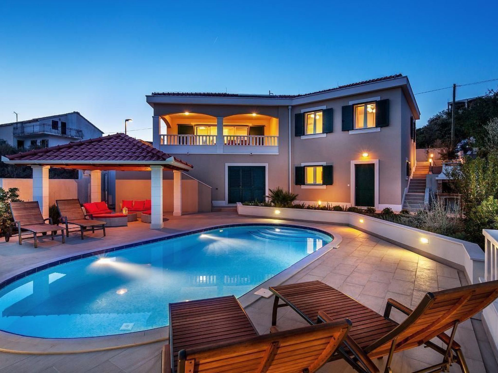 Luxuriöses Ferienhaus mit Pool direkt am Meer-Drinnen