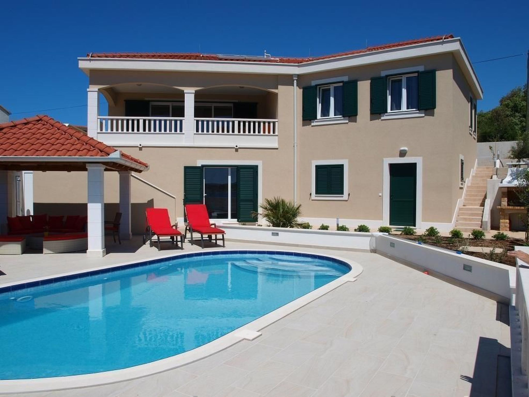 Luxuriöses Ferienhaus mit Pool direkt am Meer-Drinnen