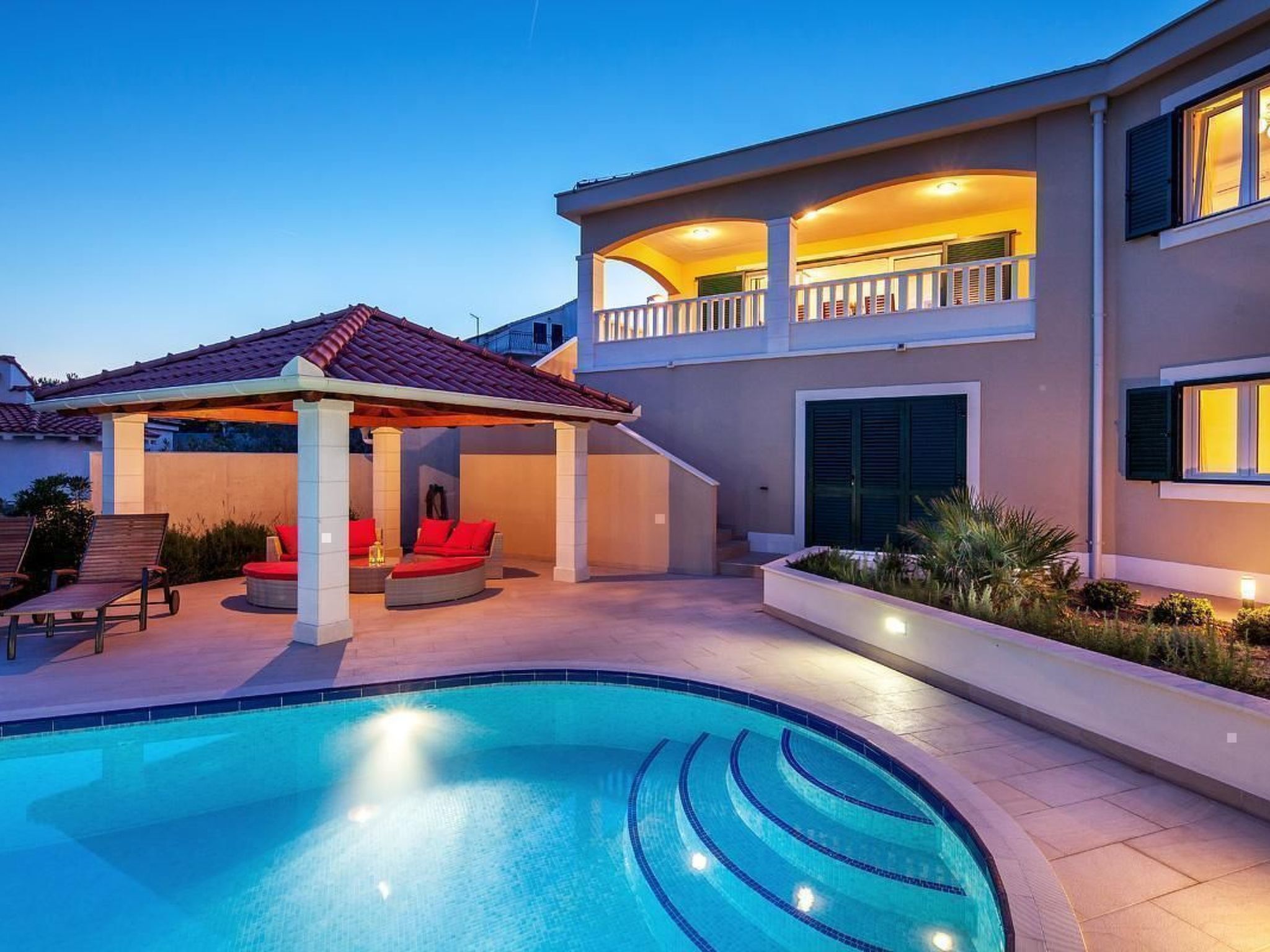 Luxuriöses Ferienhaus mit Pool direkt am Meer-Drinnen