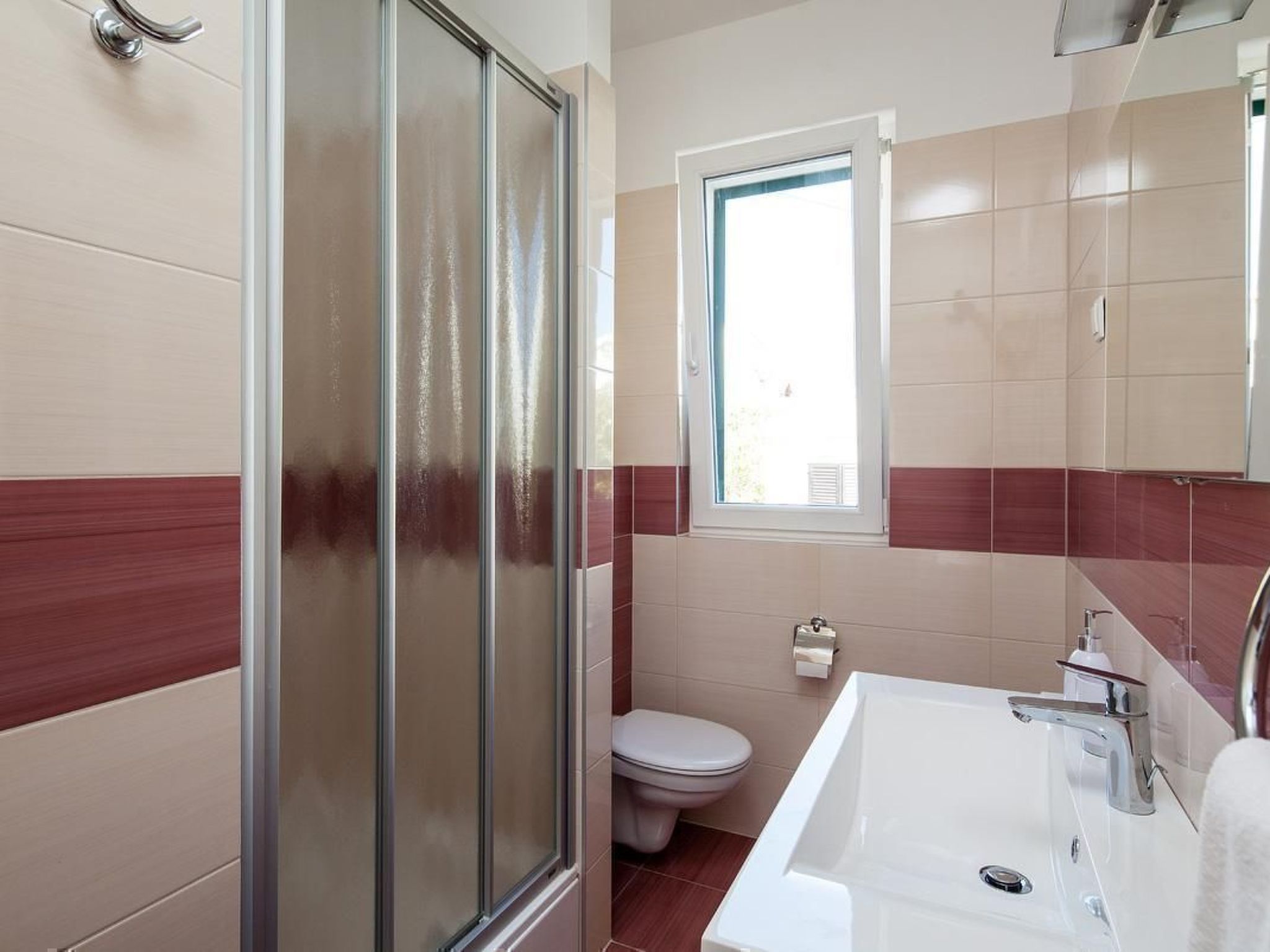 Luxuriöses Ferienhaus mit Pool direkt am Meer-Drinnen