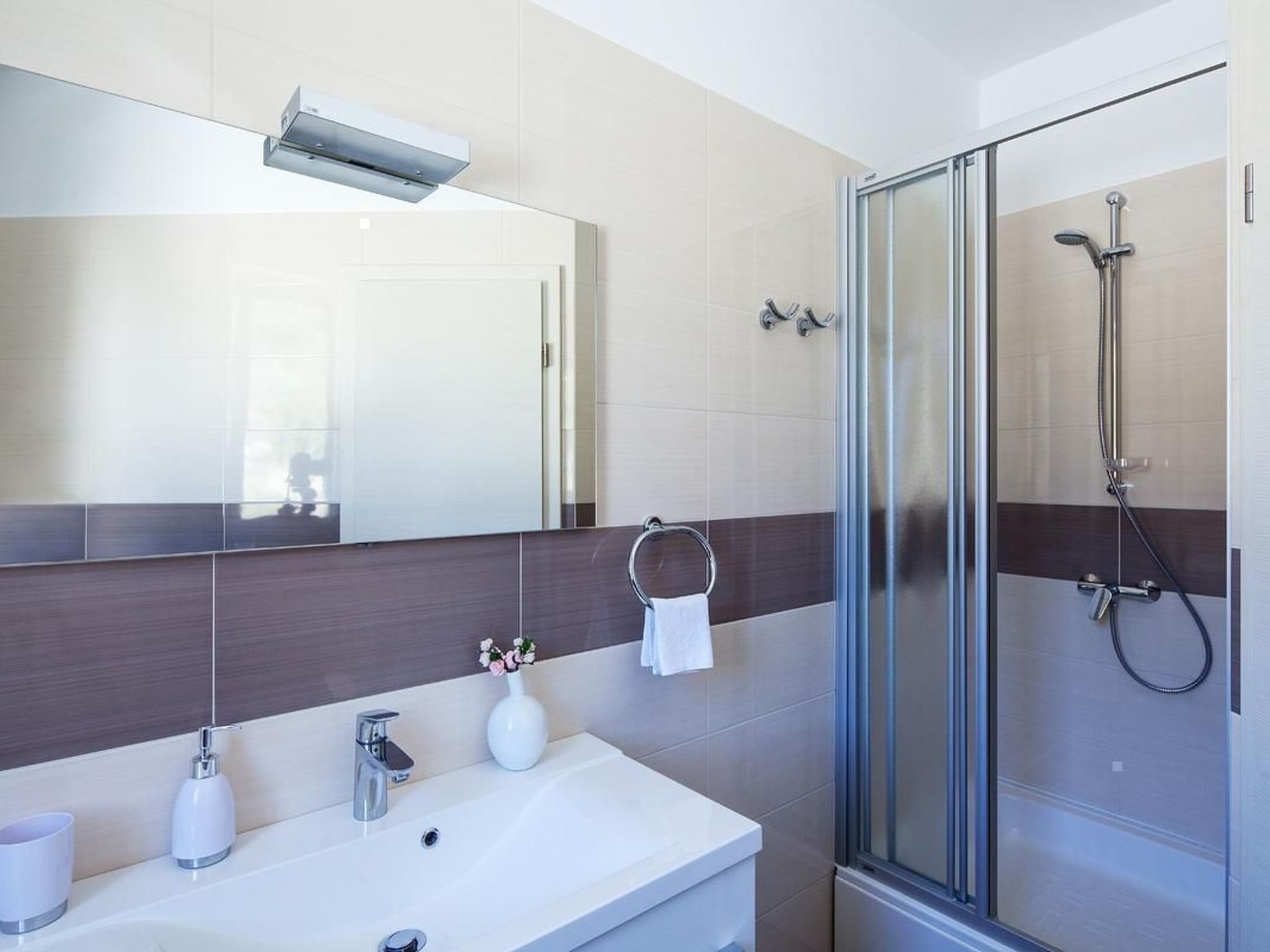 Luxuriöses Ferienhaus mit Pool direkt am Meer-Drinnen