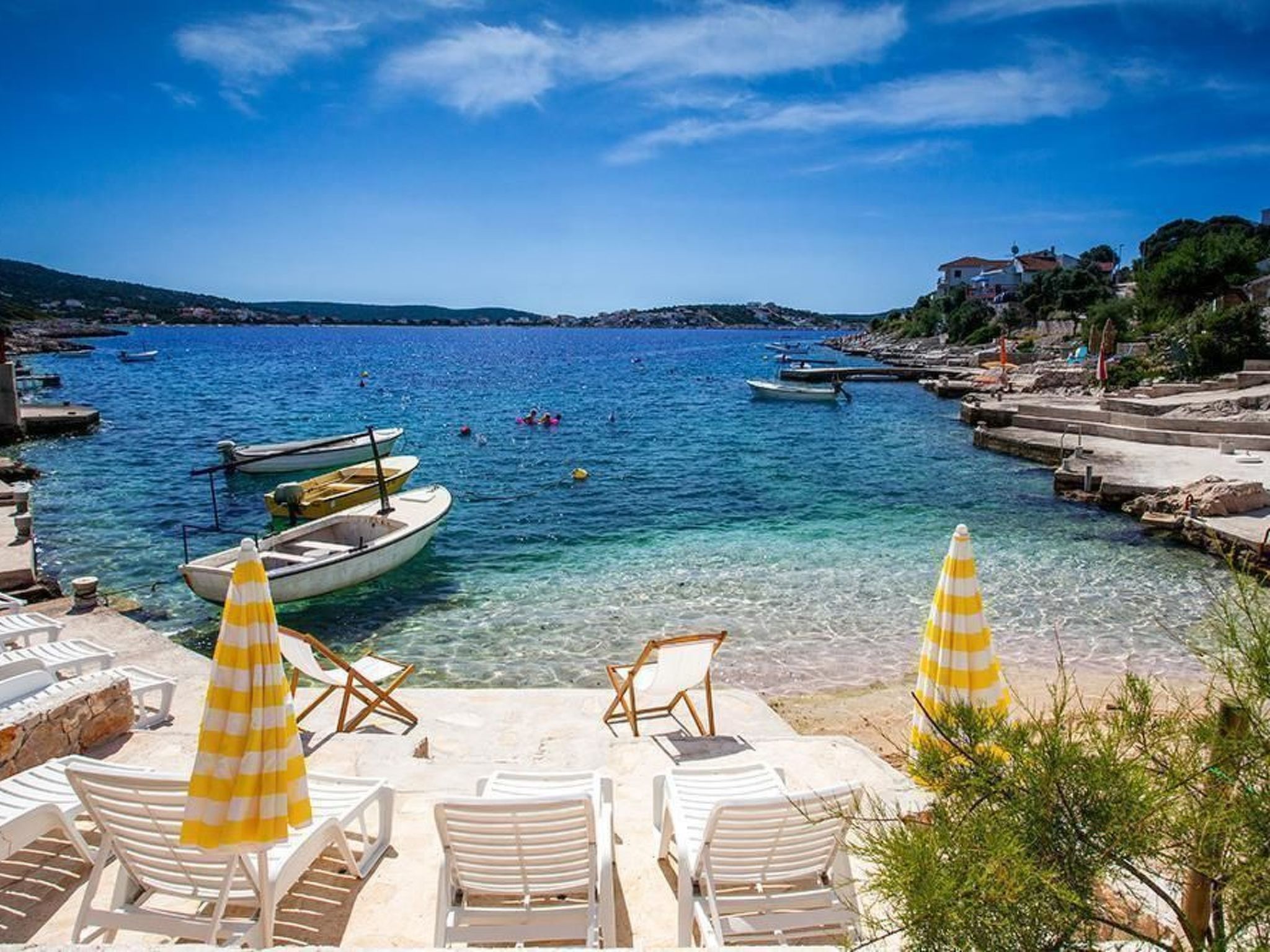 Luxuriöses Ferienhaus mit Pool direkt am Meer-Drinnen