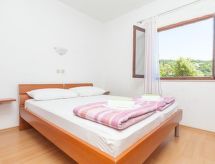 Romantisch appartement vlakbij zee met overdekt terras in Podorljak - thumbnail 4