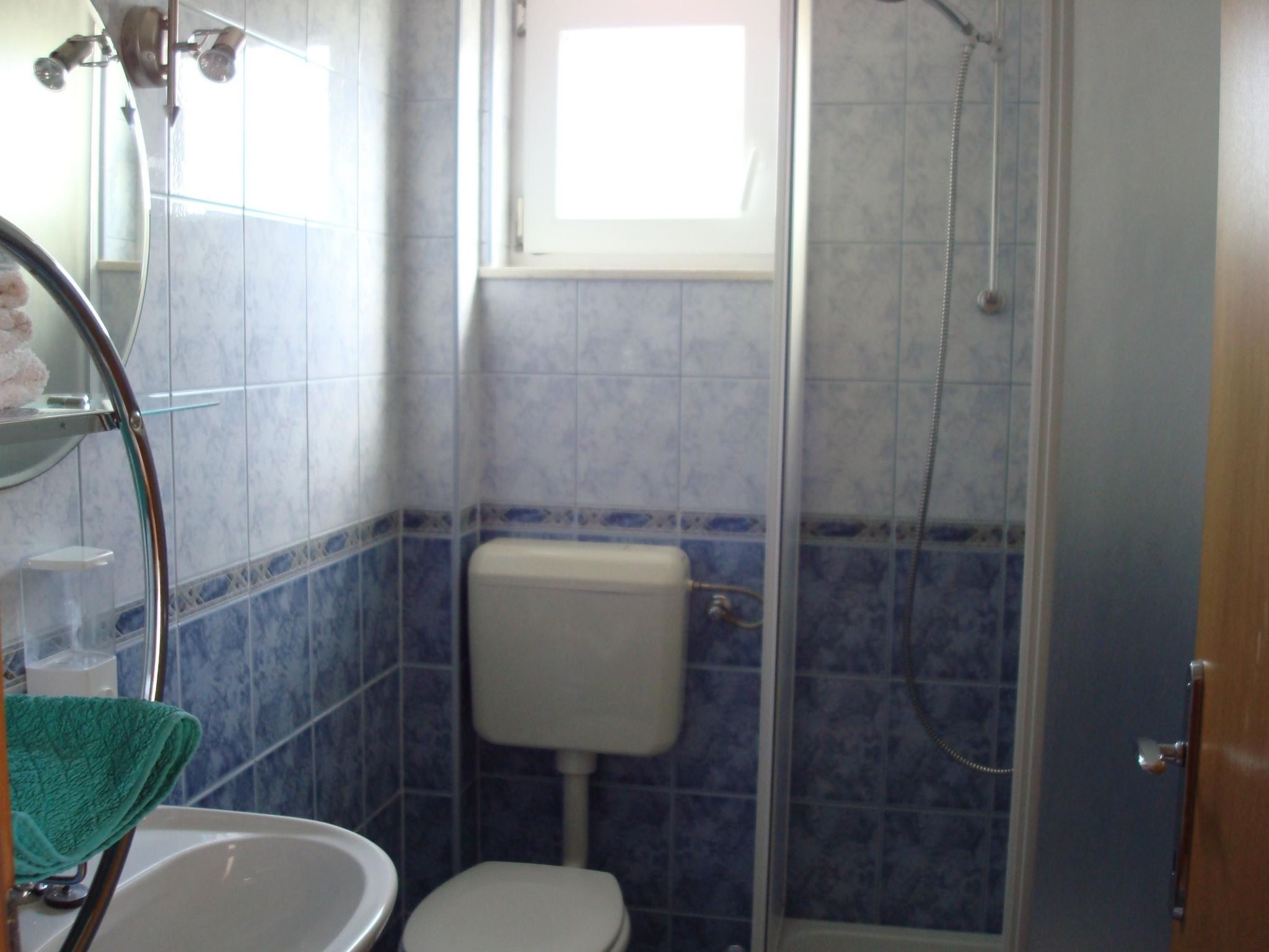 In Zečevo Rogozničko mit Großem Balkon - Image-tags.info