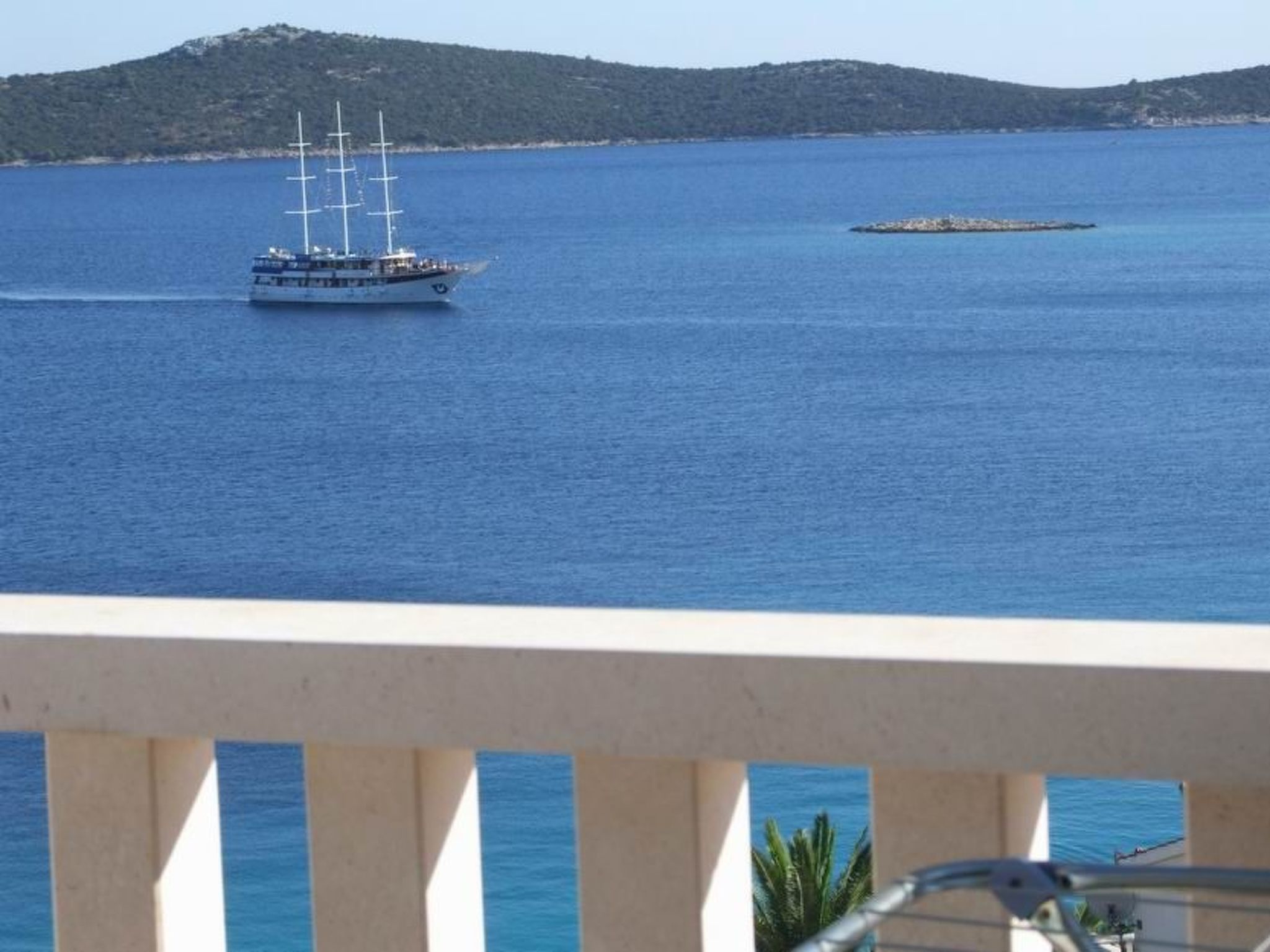 Mit Blick auf das Wasser