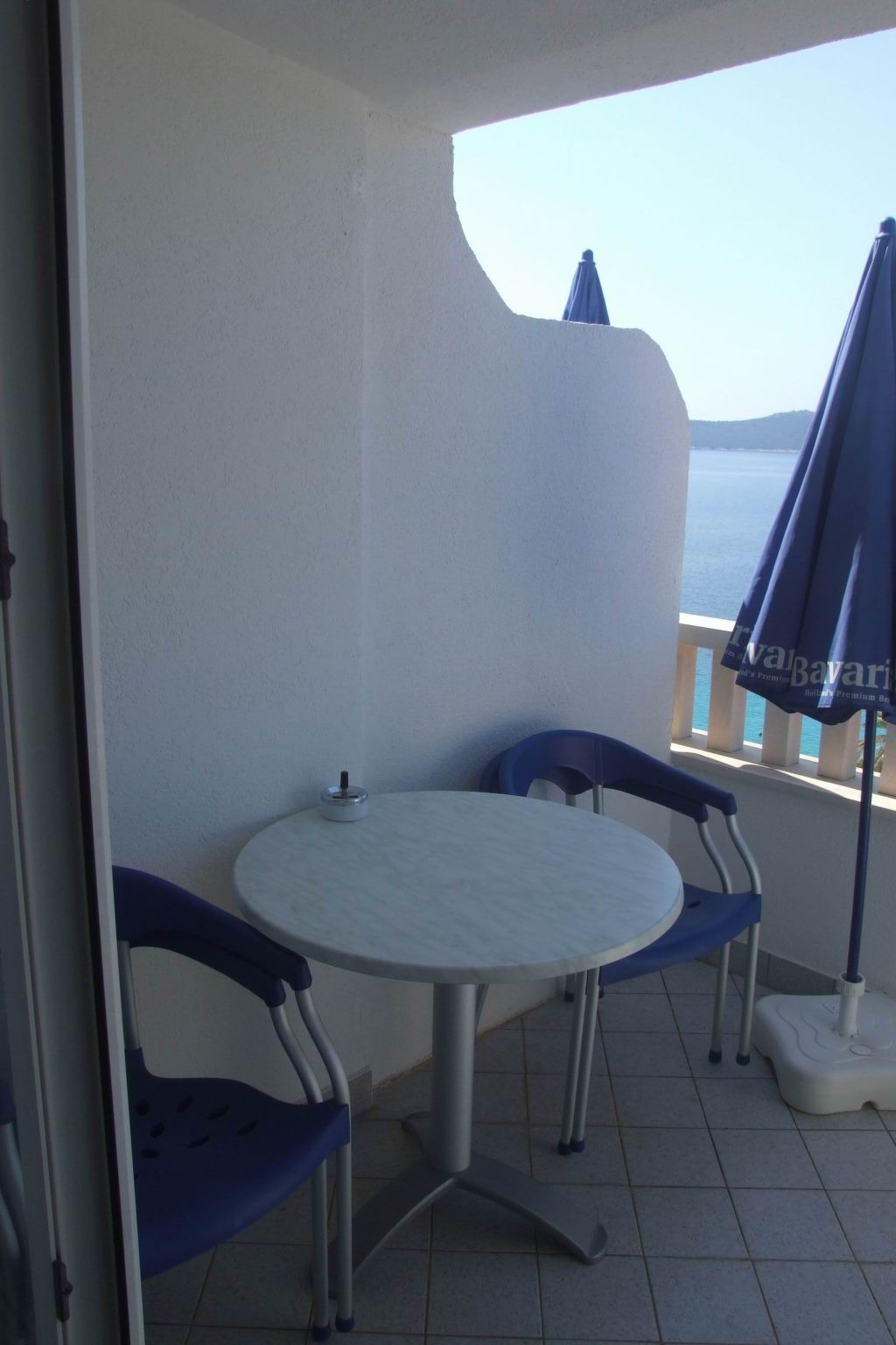 Mit Blick auf das Wasser-Buiten