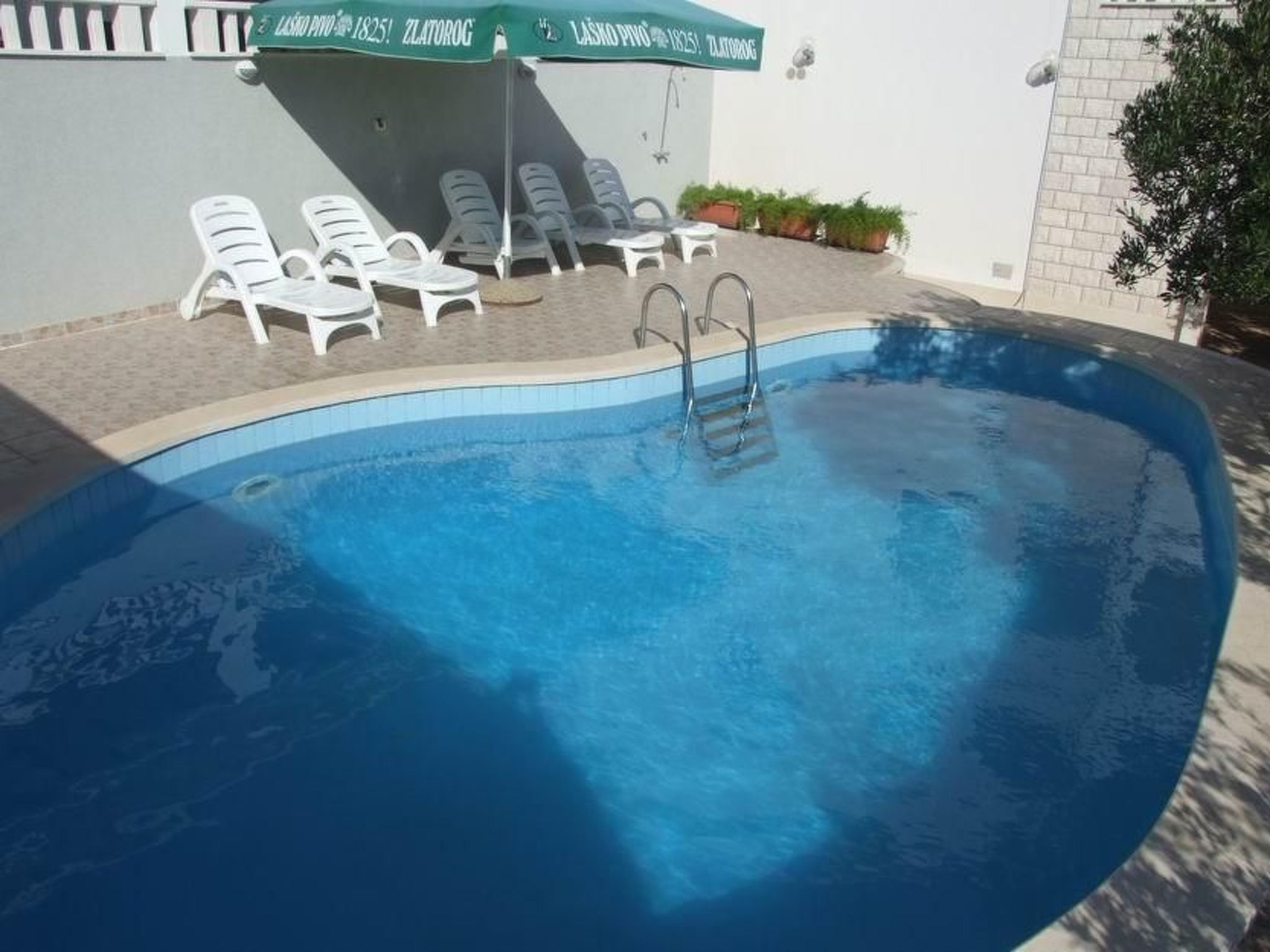 Vakantiehuis met zwembad in Marina (Kroatië) voor 4 personen