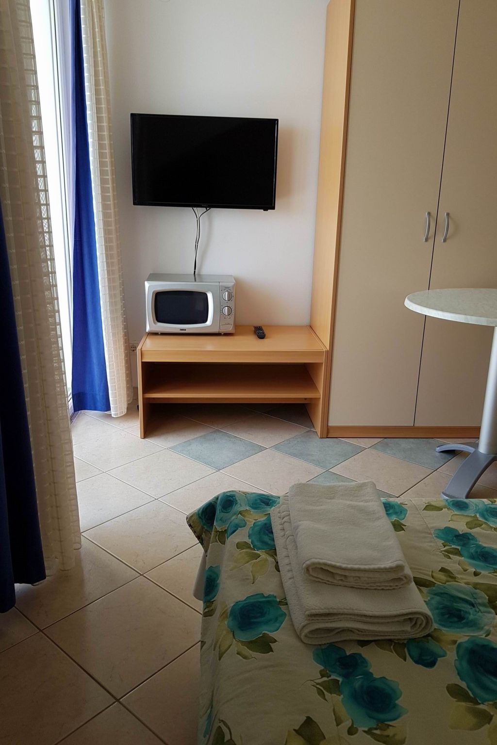 Wohnung mit Blick auf das Wasser-Image-tags.info