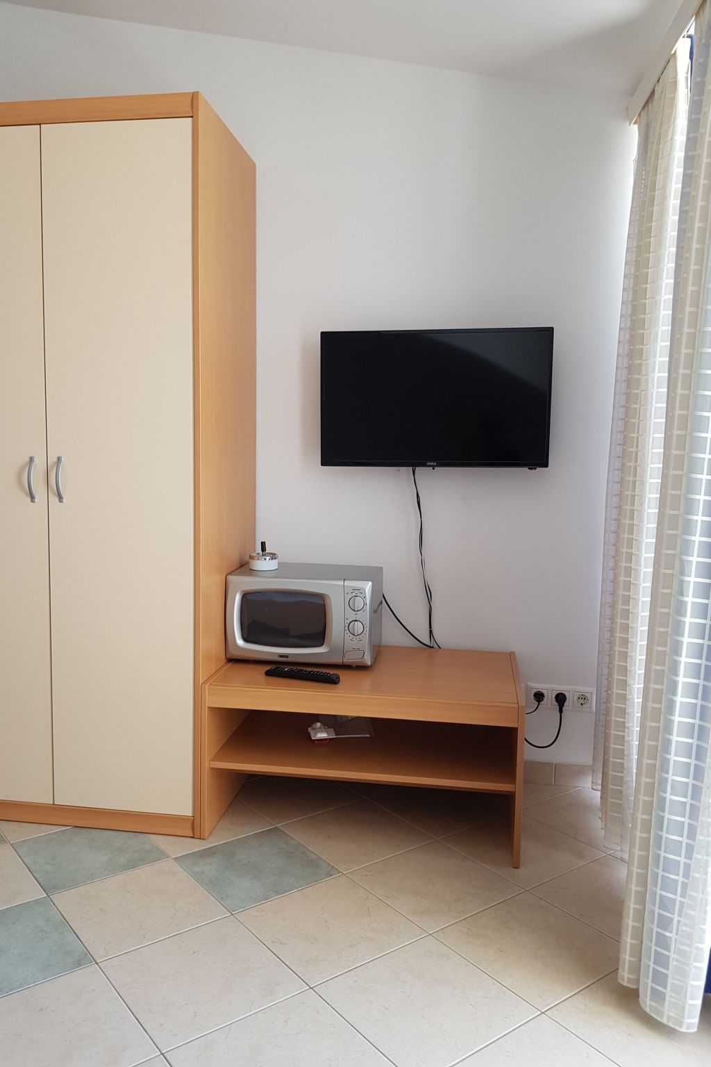 Wohnung mit Blick auf das Wasser-Image-tags.info