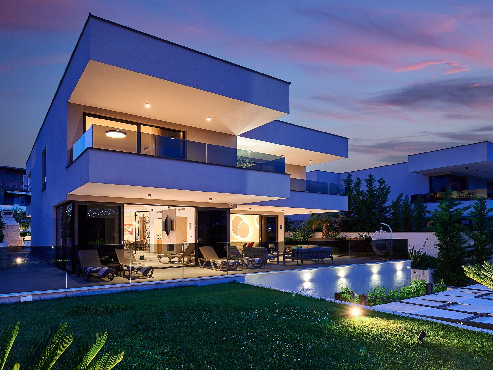 Luxuriöse Villa mit Innenpool