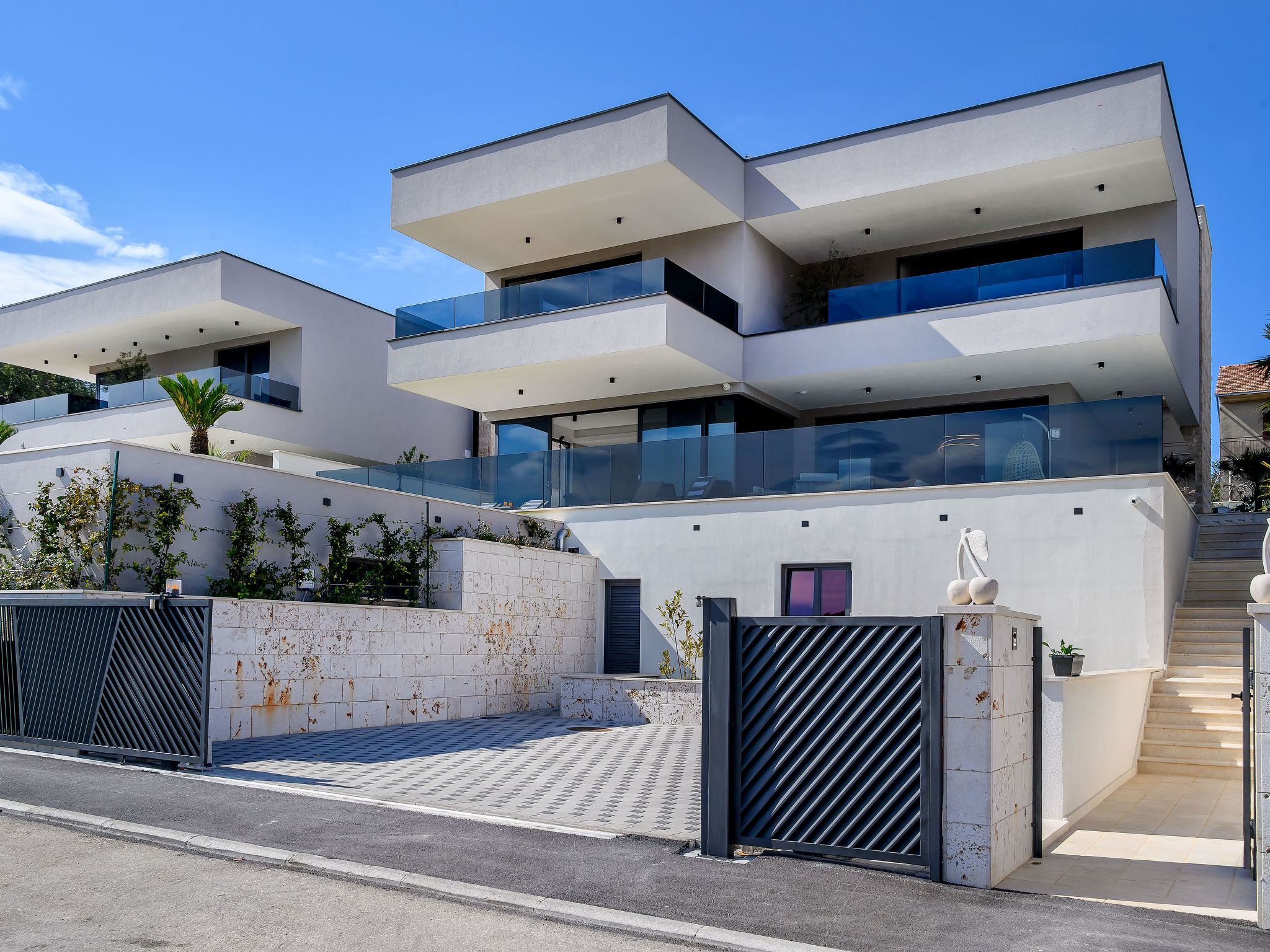 Luxuriöse Villa mit Innenpool