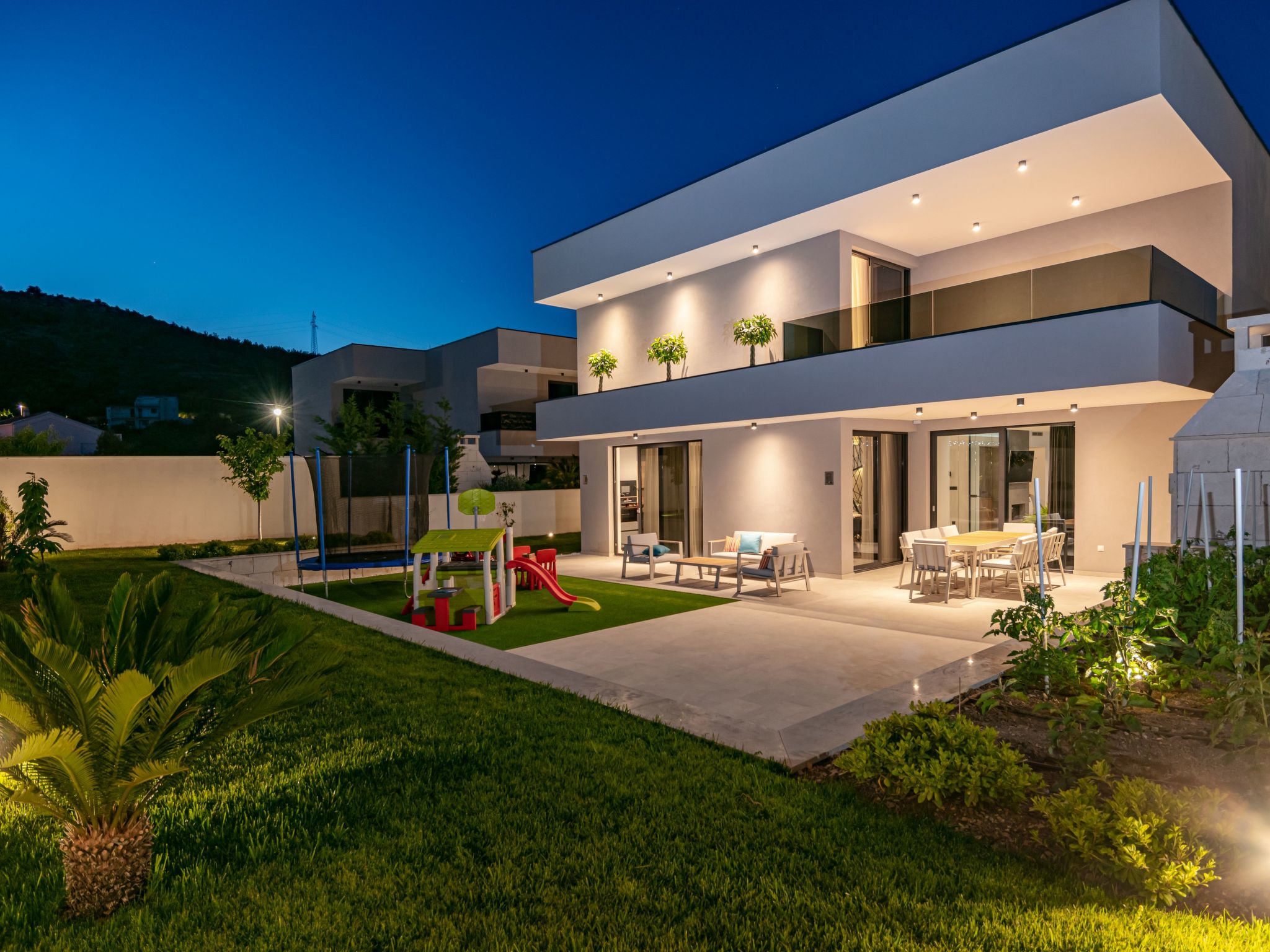 Luxuriöse Villa mit Innenpool-Image-tags.info