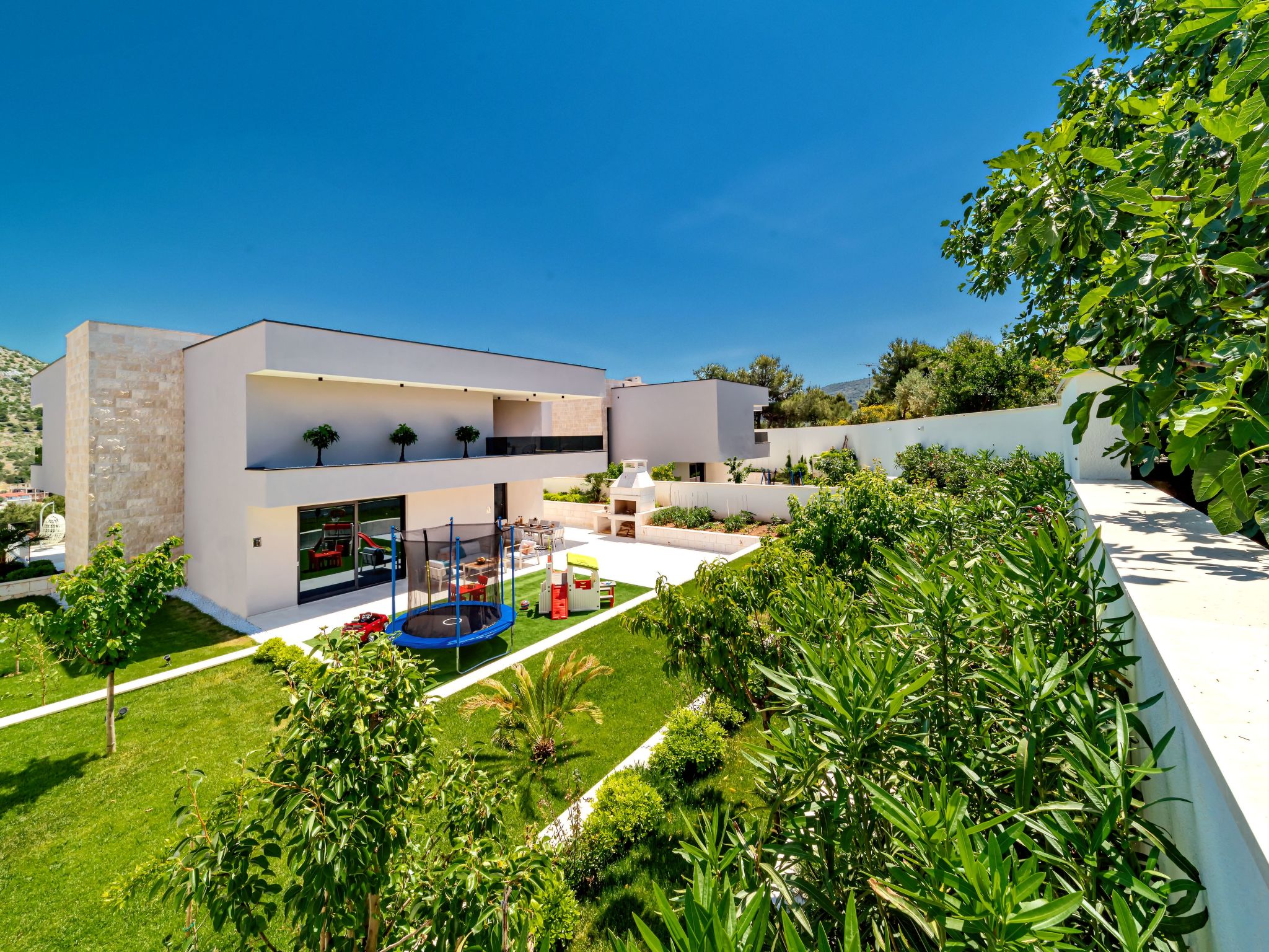 Luxuriöse Villa mit Innenpool-Image-tags.info