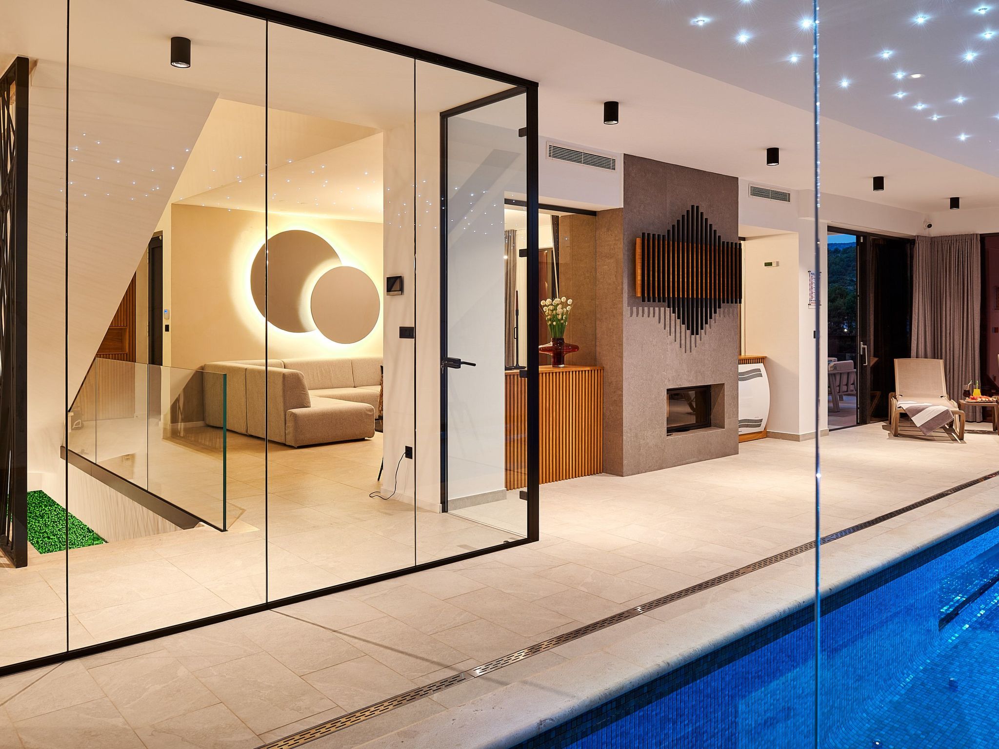 Luxuriöse Villa mit Innenpool-Image-tags.info