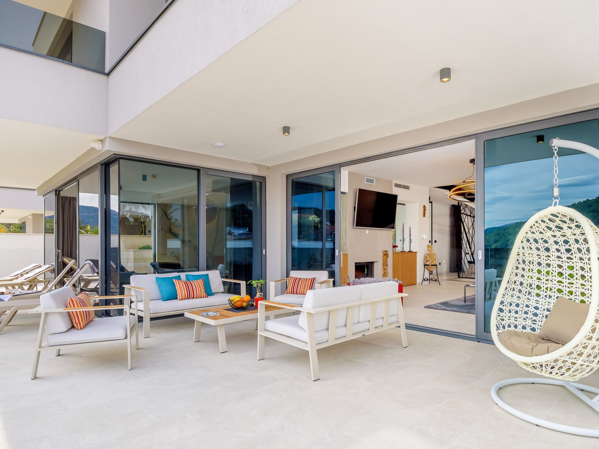 Luxuriöse Villa mit Innenpool-Image-tags.info