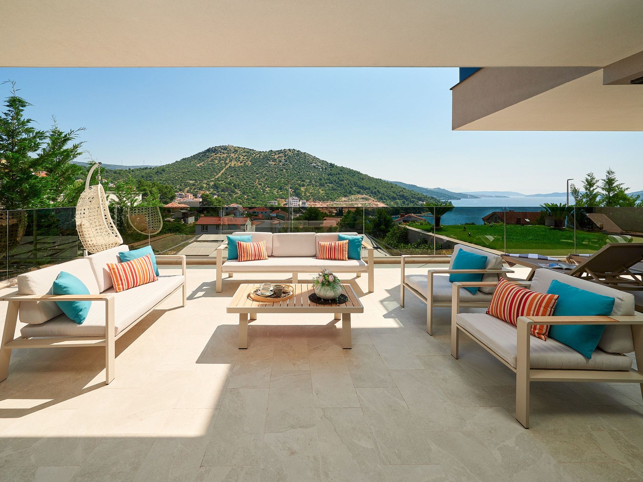 Luxuriöse Villa mit Innenpool-Image-tags.info