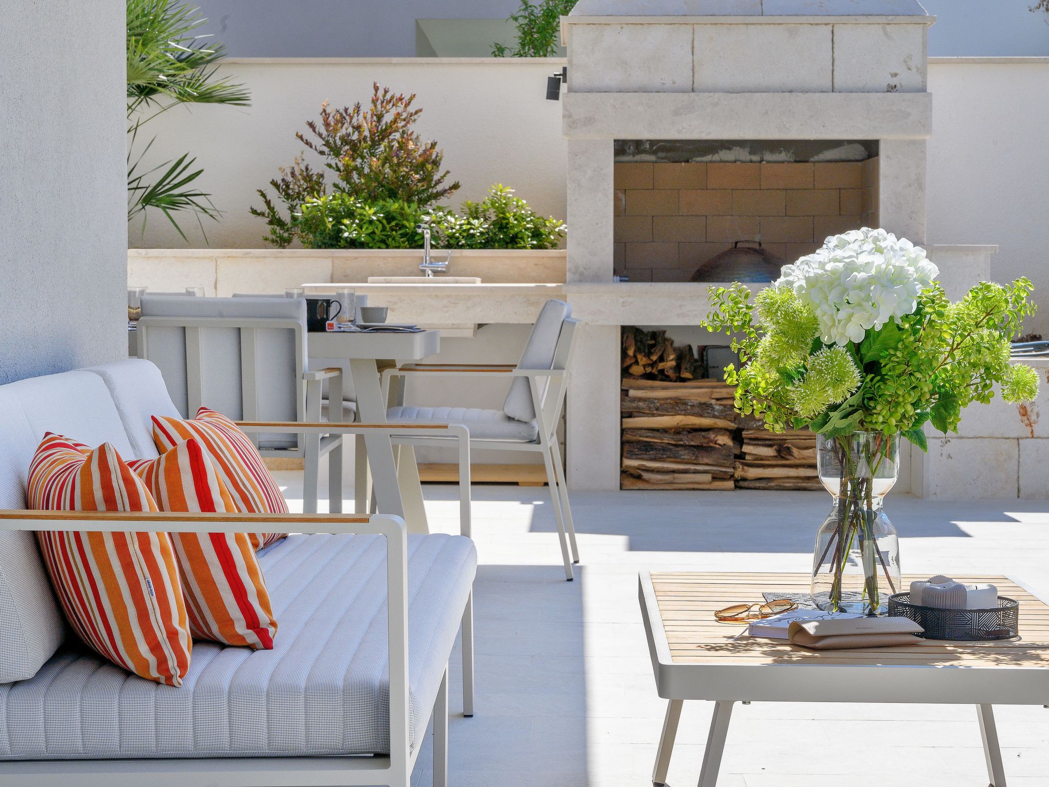 Luxuriöse Villa mit Innenpool-Image-tags.info