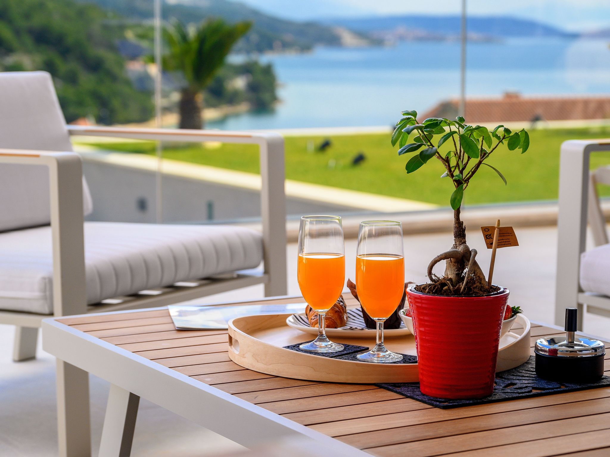 Luxuriöse Villa mit Innenpool-Image-tags.info