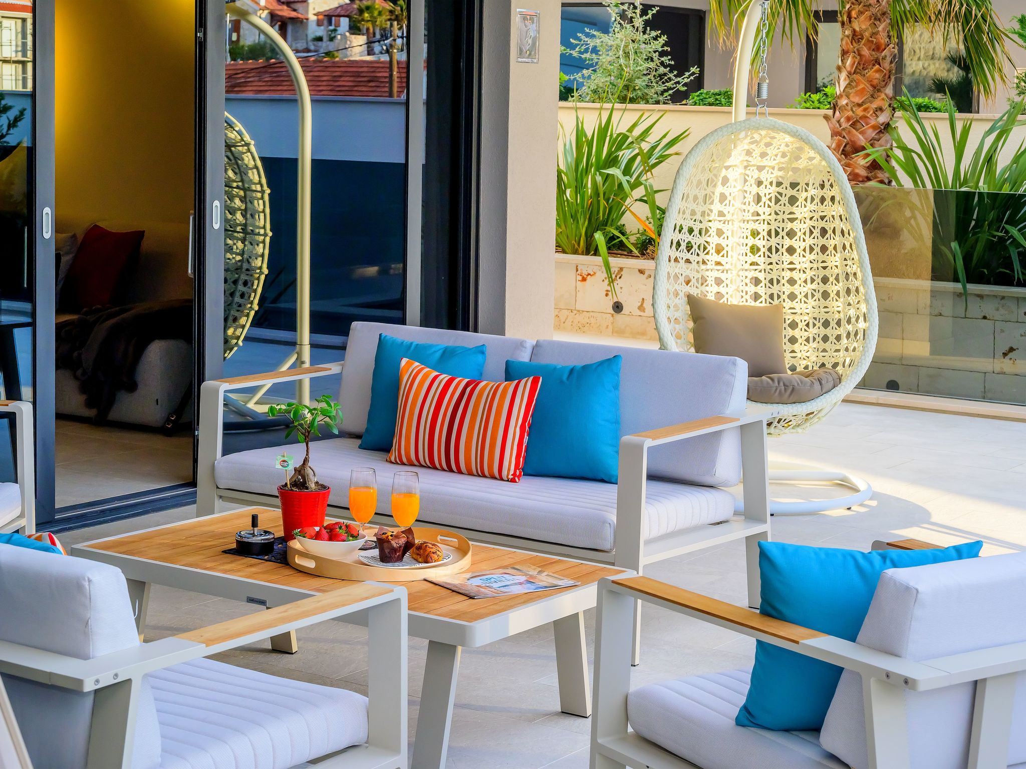 Luxuriöse Villa mit Innenpool-Image-tags.info