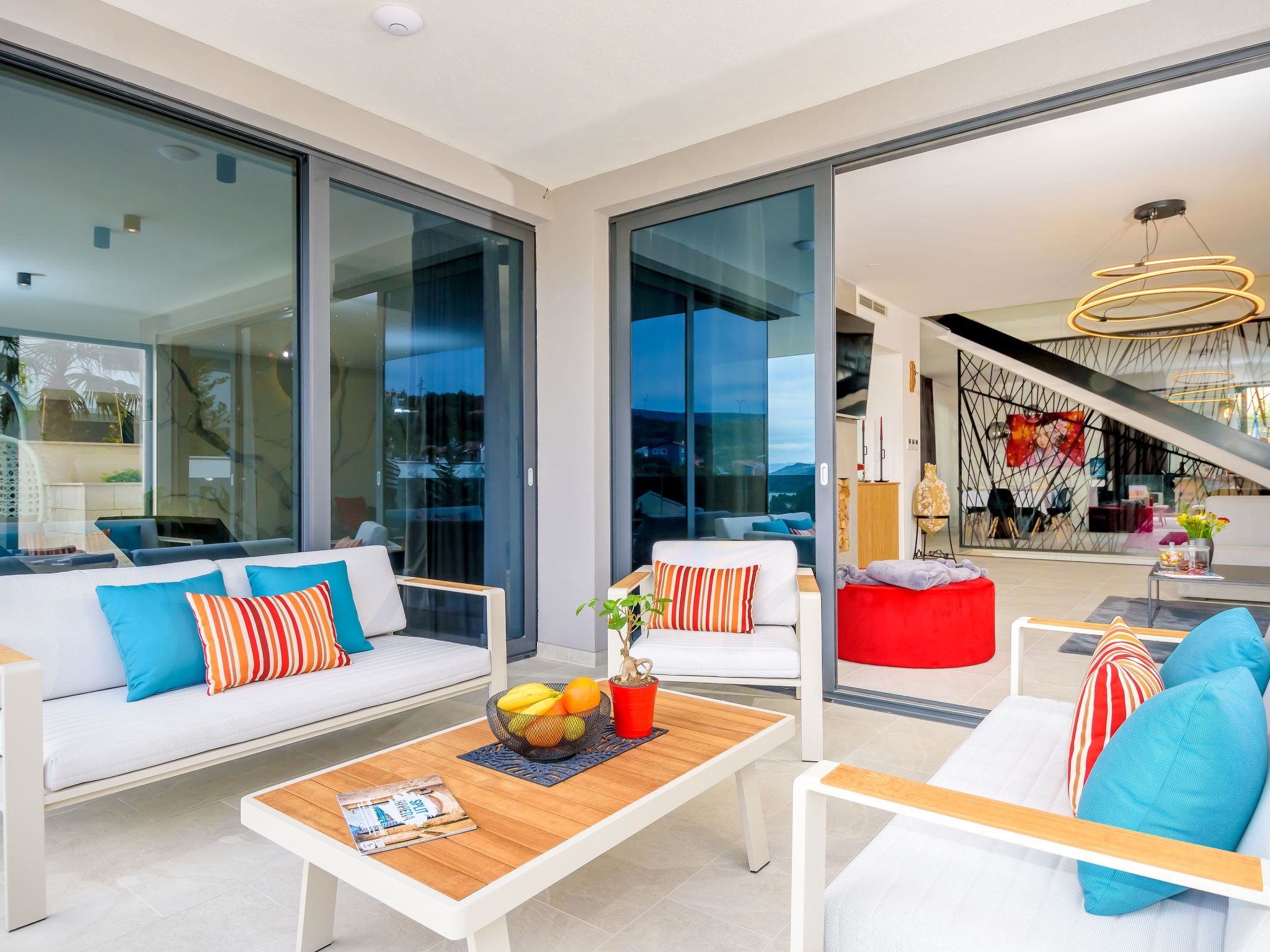 Luxuriöse Villa mit Innenpool-Image-tags.info