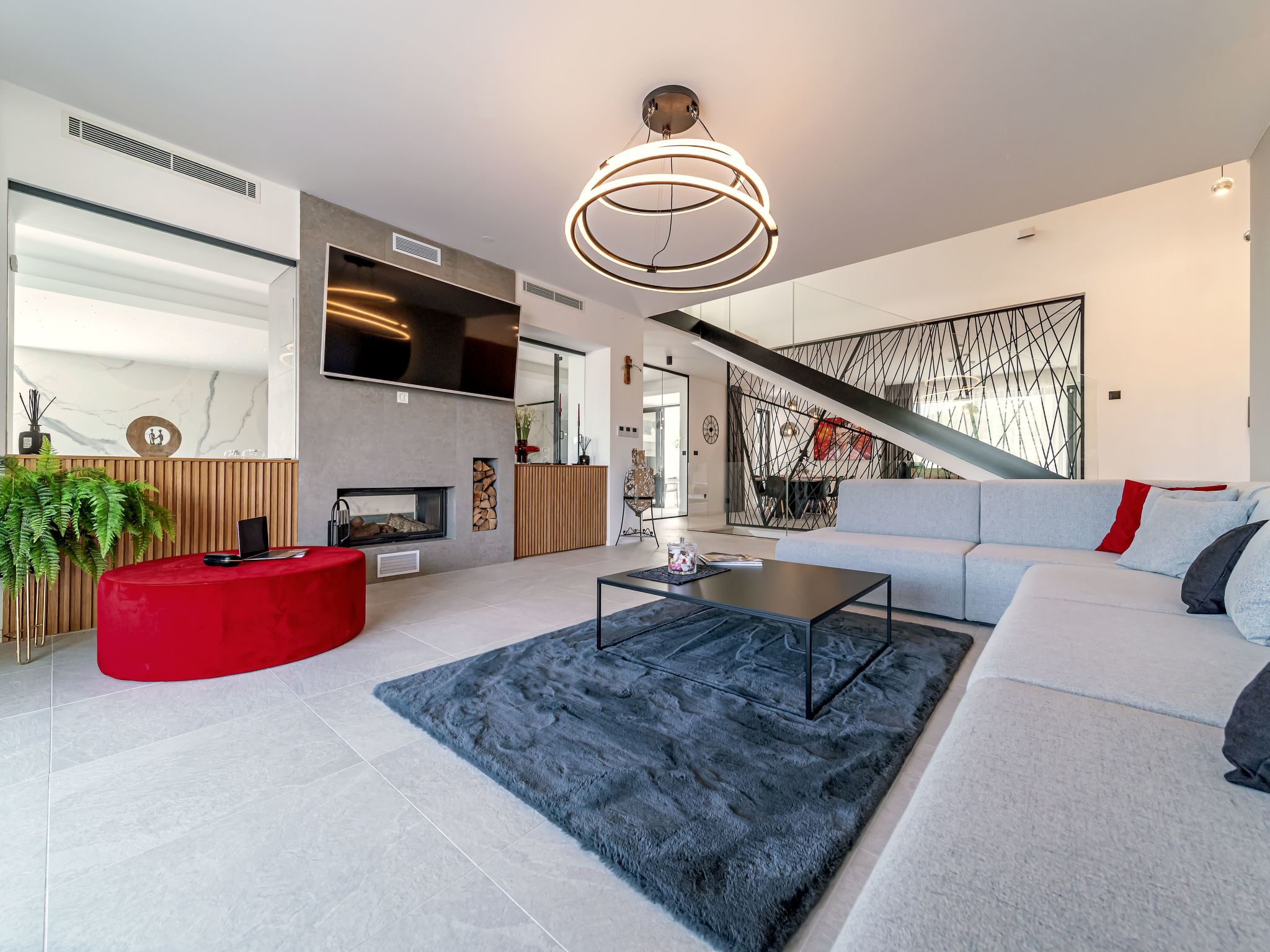 Luxuriöse Villa mit Innenpool-Image-tags.info