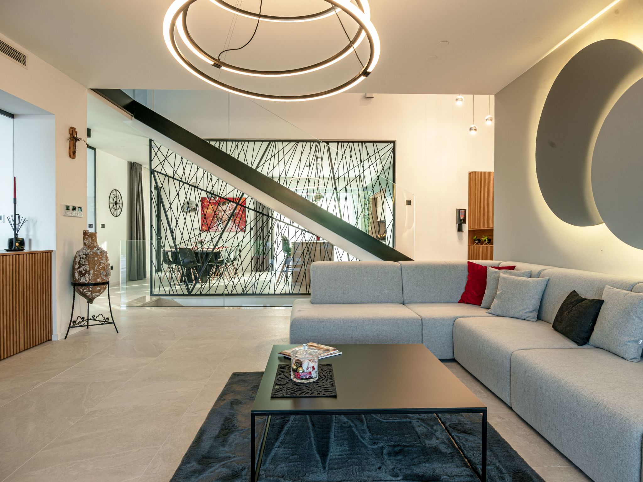 Luxuriöse Villa mit Innenpool-Image-tags.info