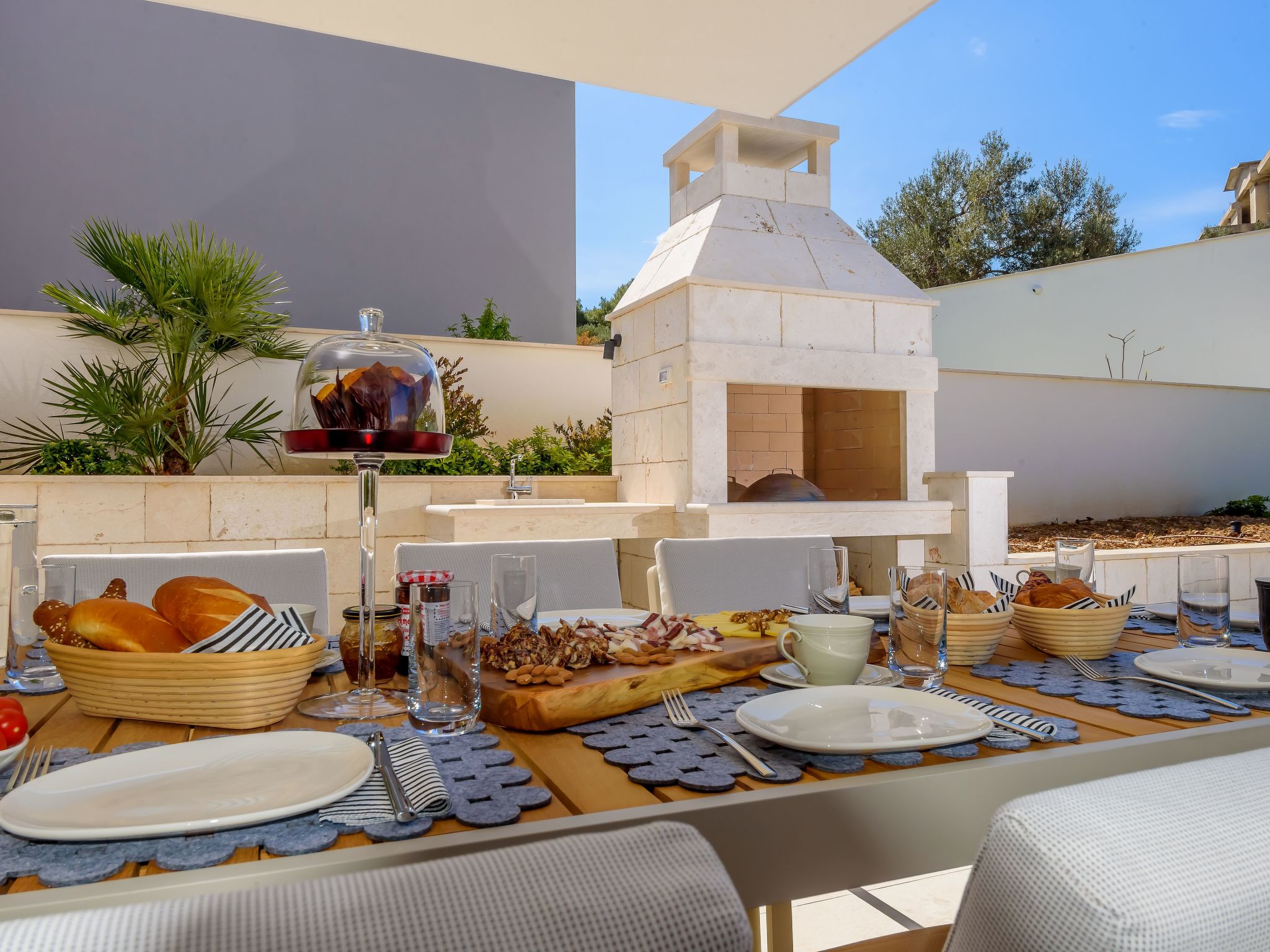 Luxuriöse Villa mit Innenpool-Image-tags.info