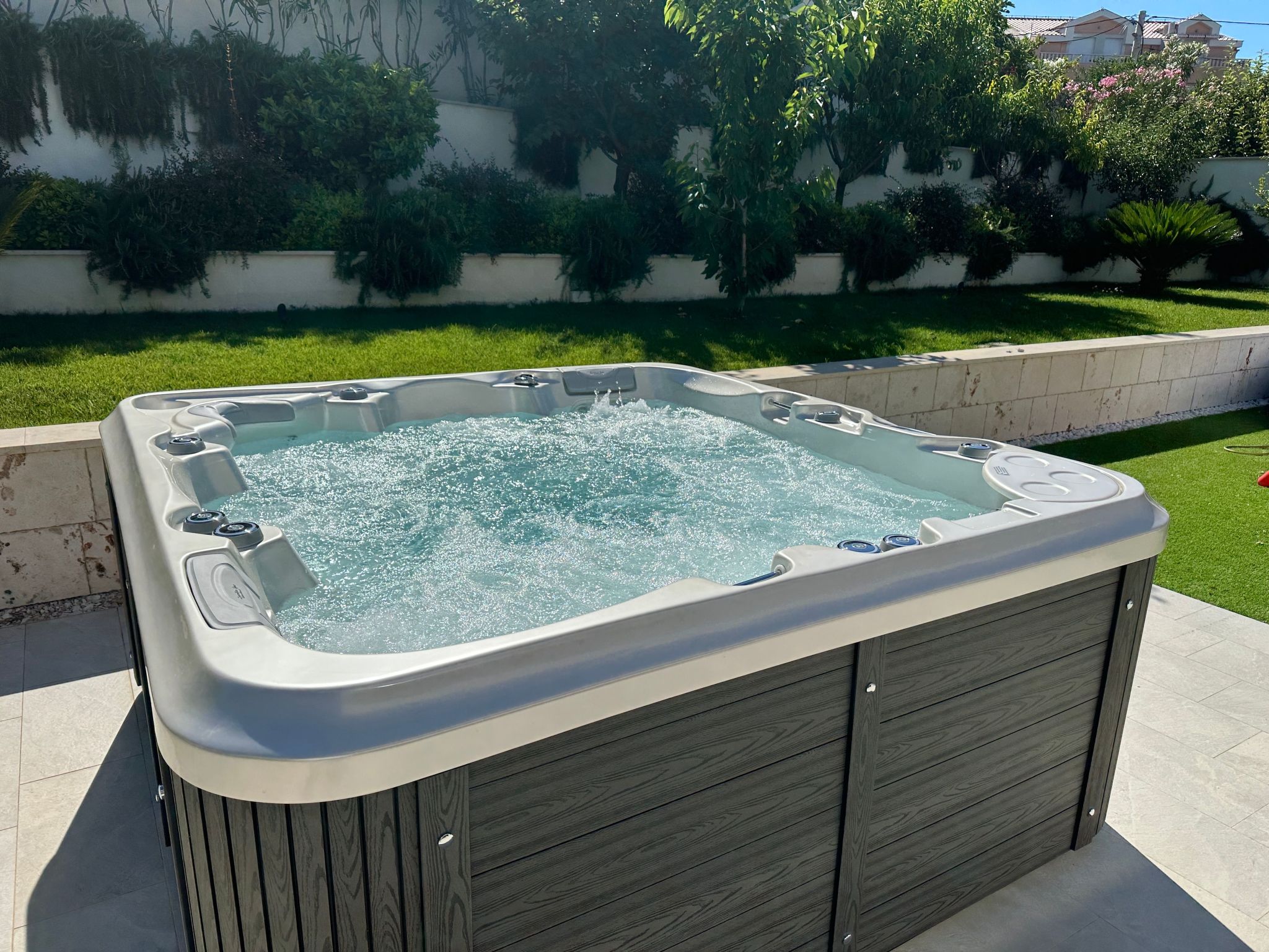 Luxuriöse Villa mit Innenpool-Image-tags.info