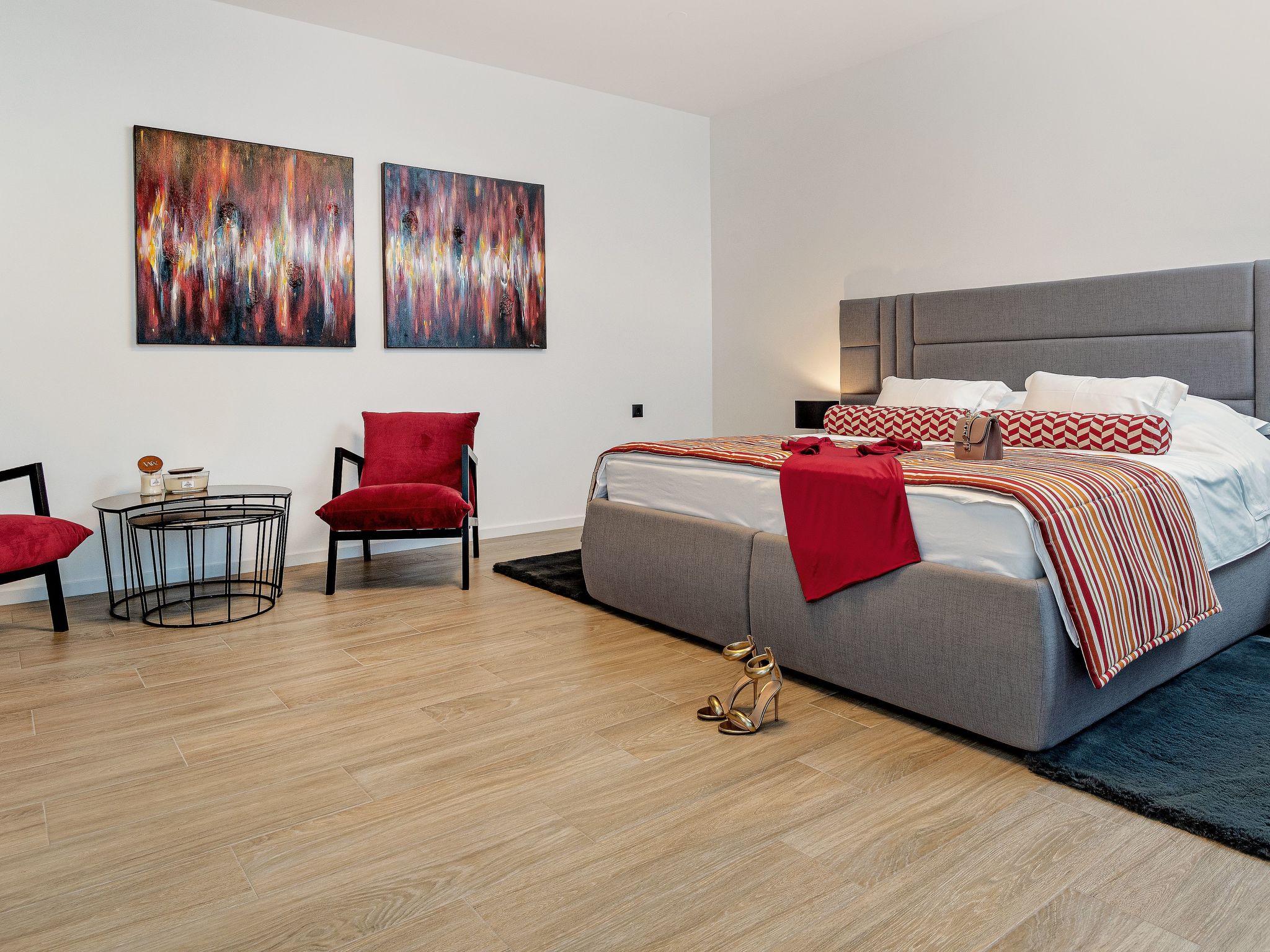 Luxuriöse Villa mit Innenpool-Image-tags.info