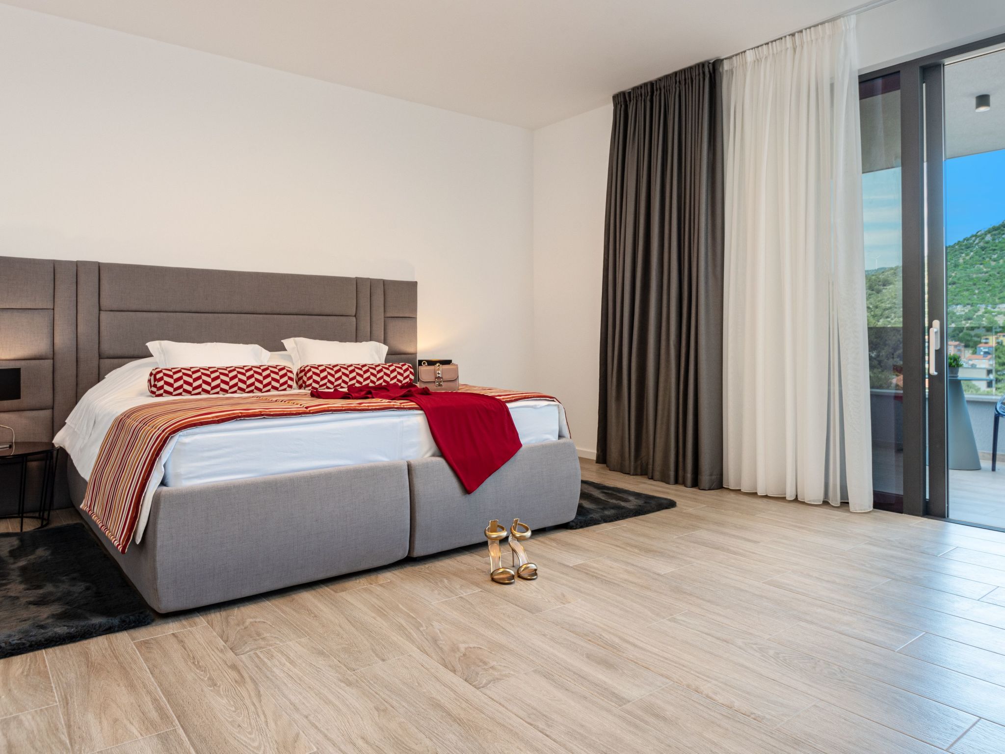 Luxuriöse Villa mit Innenpool-Image-tags.info