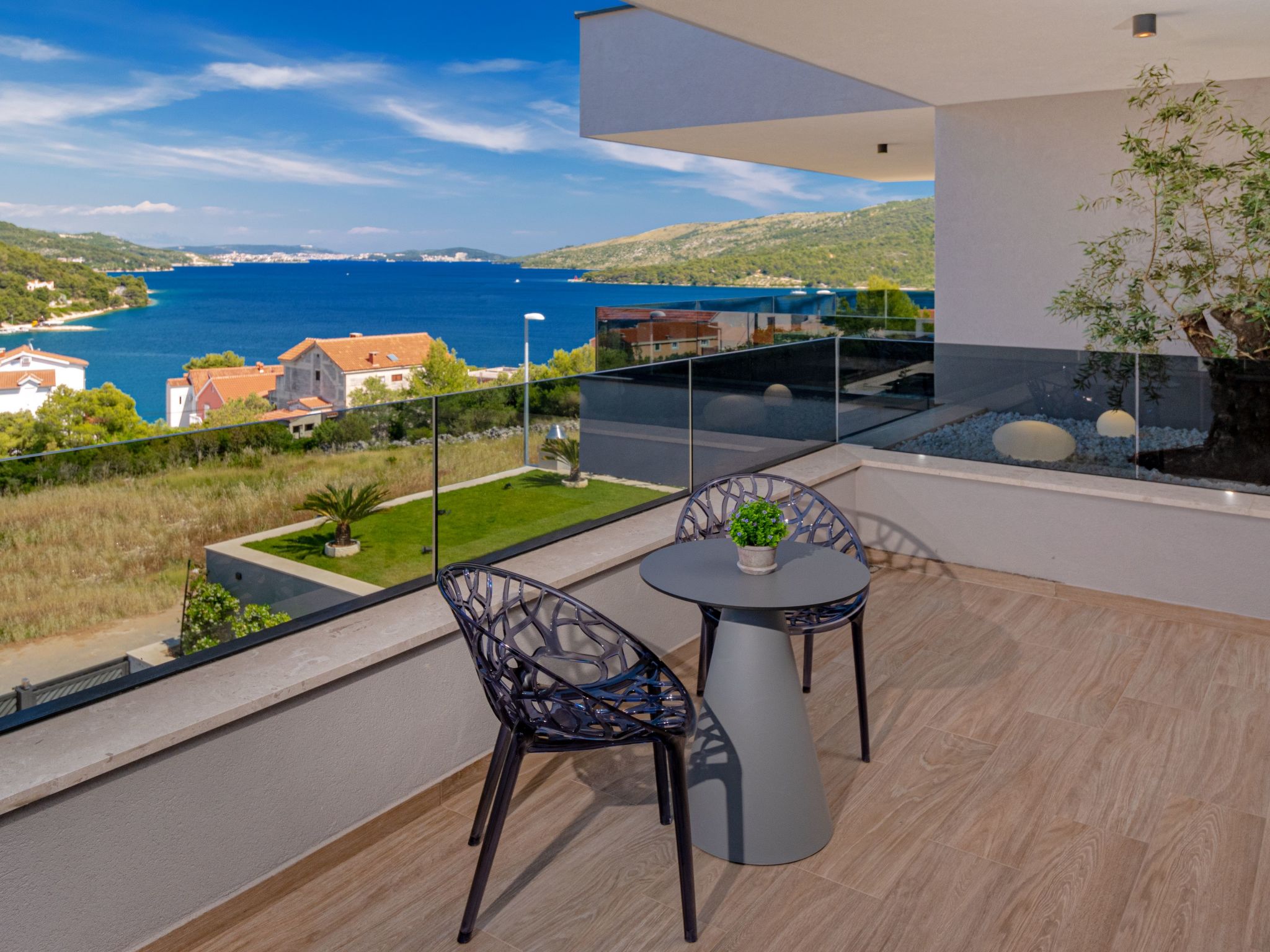 Luxuriöse Villa mit Innenpool-Image-tags.info