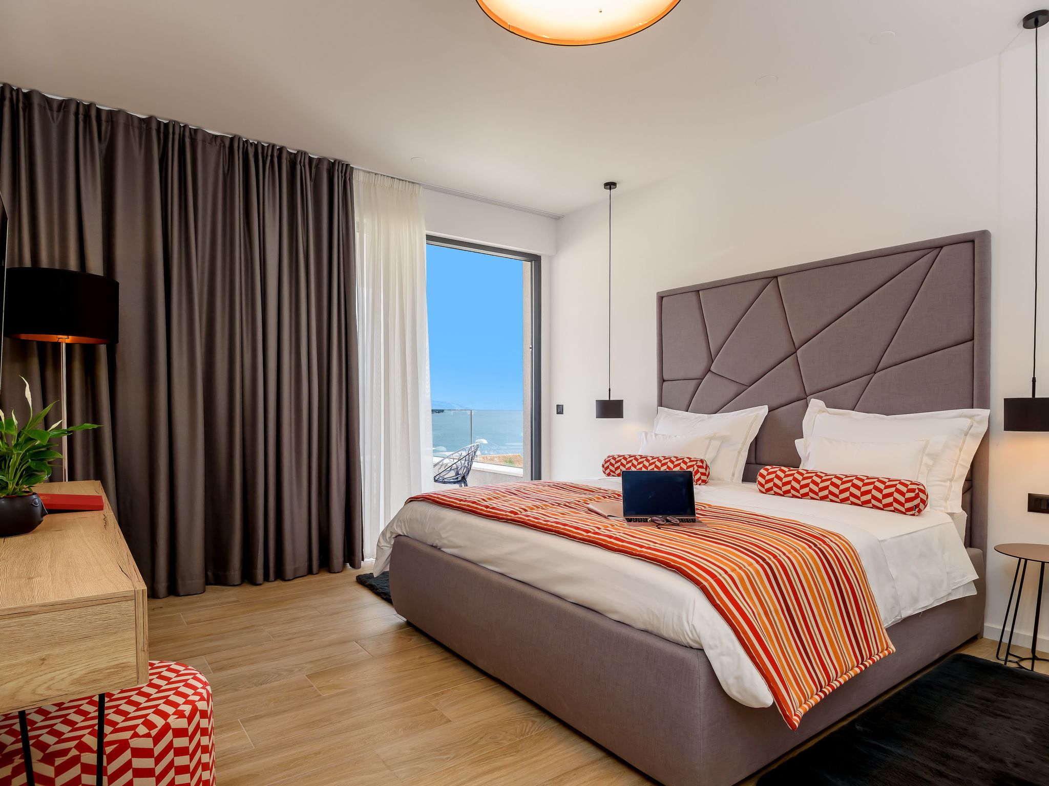 Luxuriöse Villa mit Innenpool-Image-tags.info