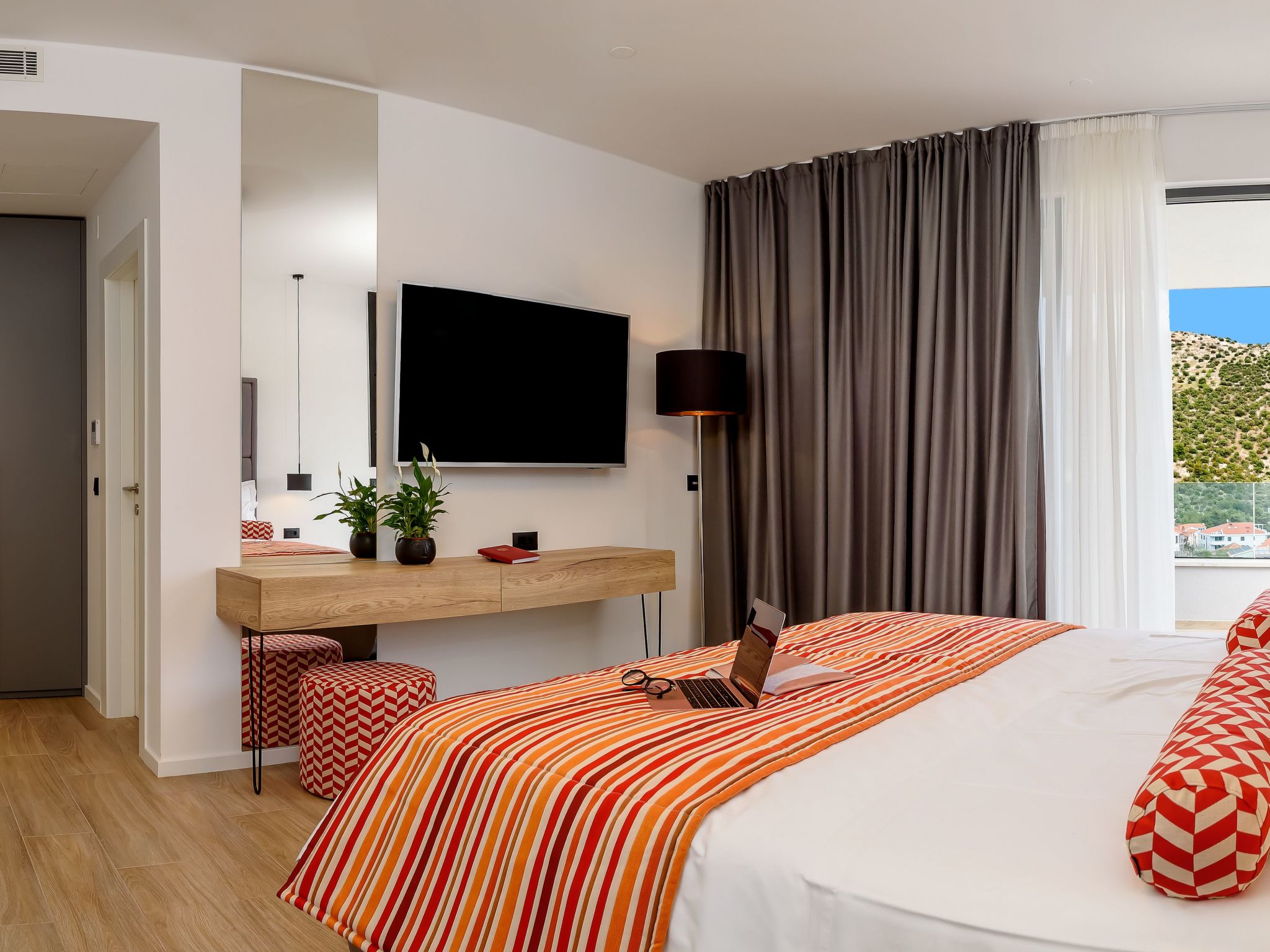 Luxuriöse Villa mit Innenpool-Image-tags.info