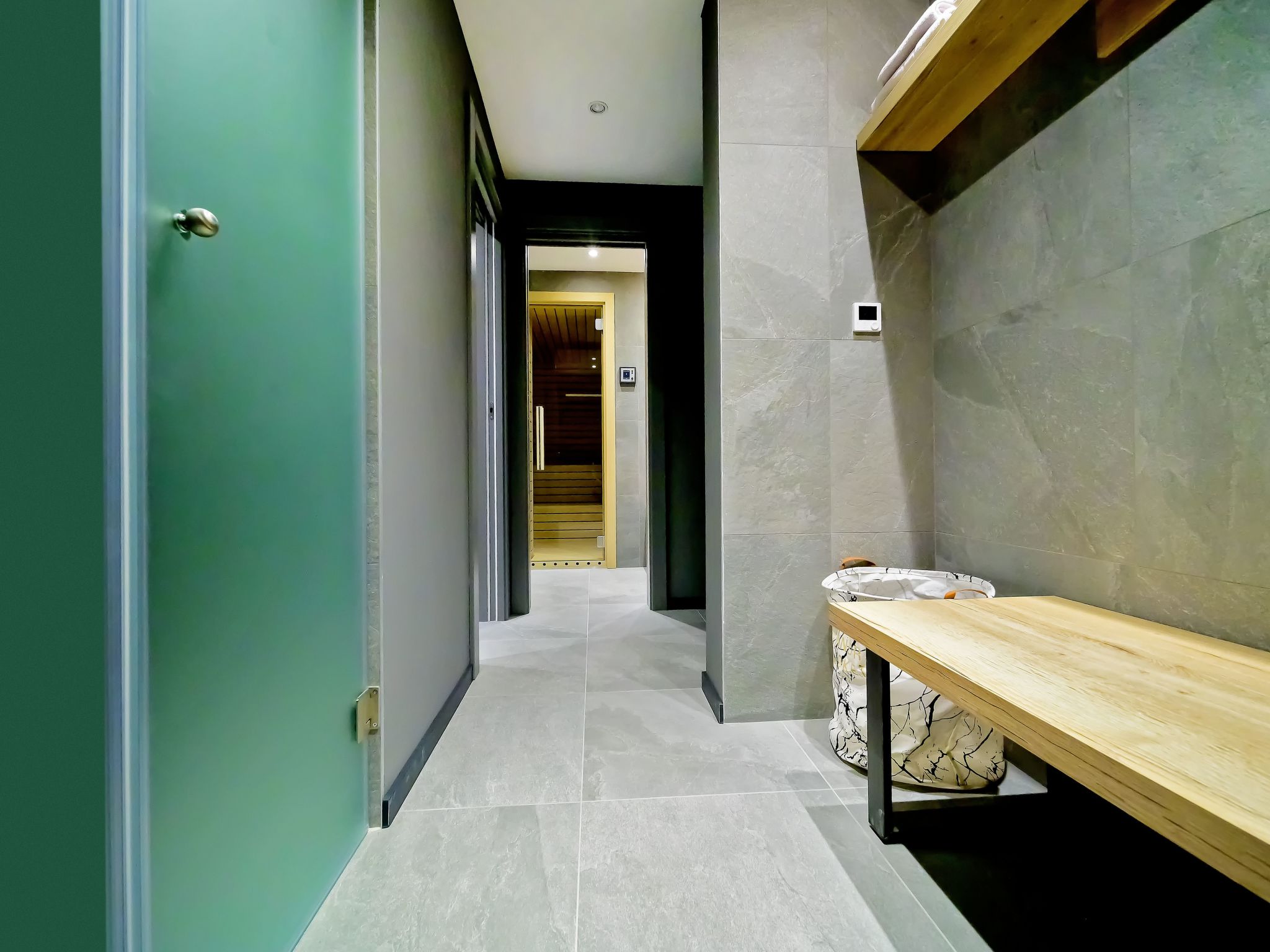 Luxuriöse Villa mit Innenpool-Image-tags.info