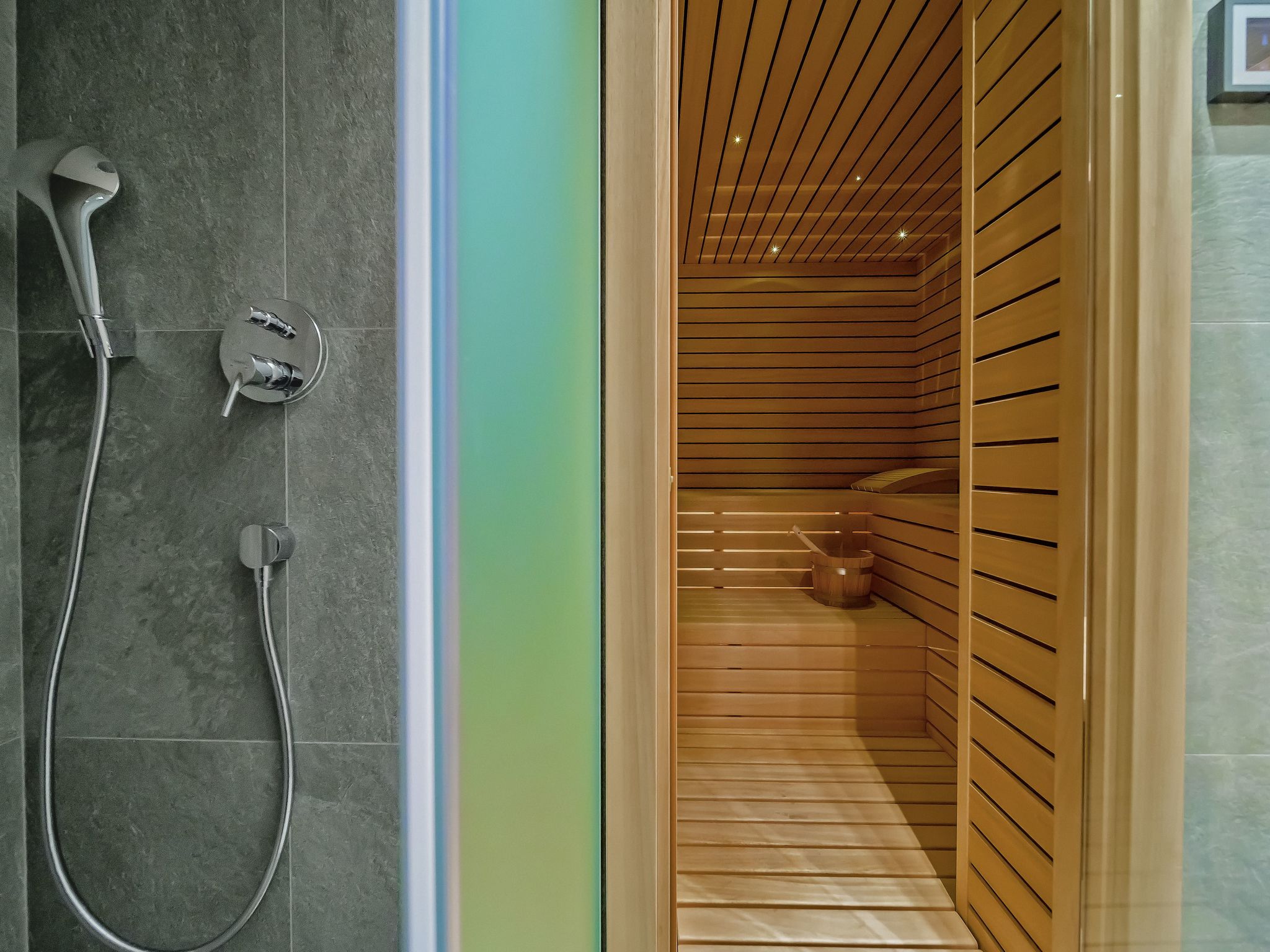 Luxuriöse Villa mit Innenpool-Image-tags.info