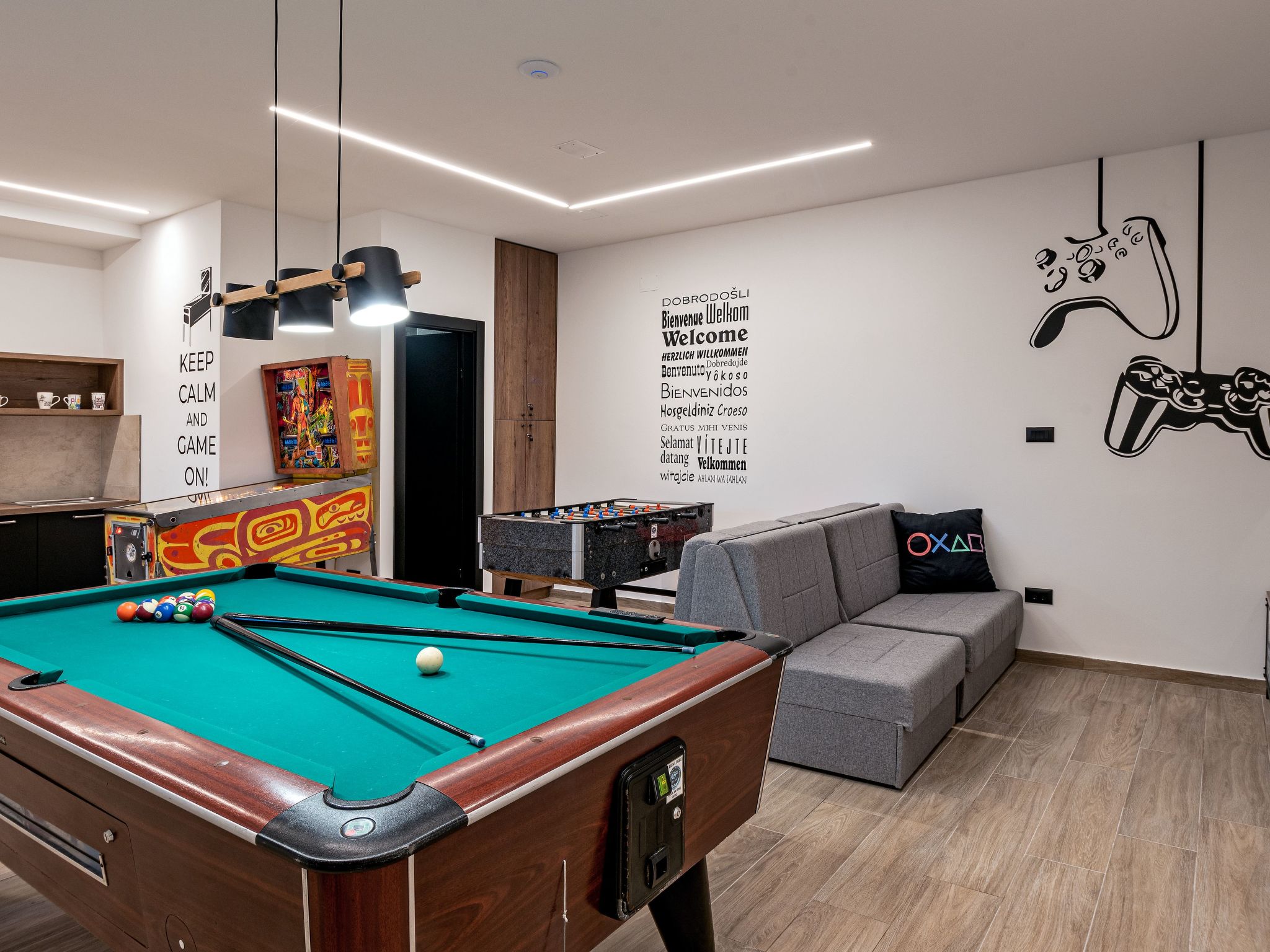 Luxuriöse Villa mit Innenpool-Image-tags.info