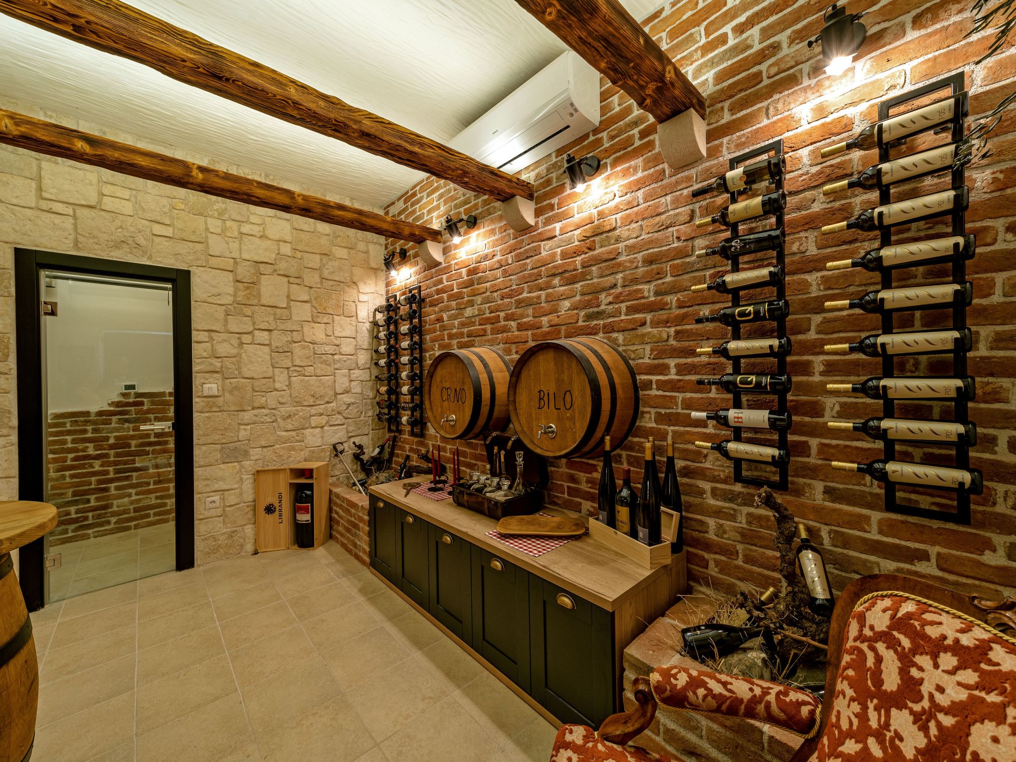 Luxuriöse Villa mit Innenpool-Image-tags.info