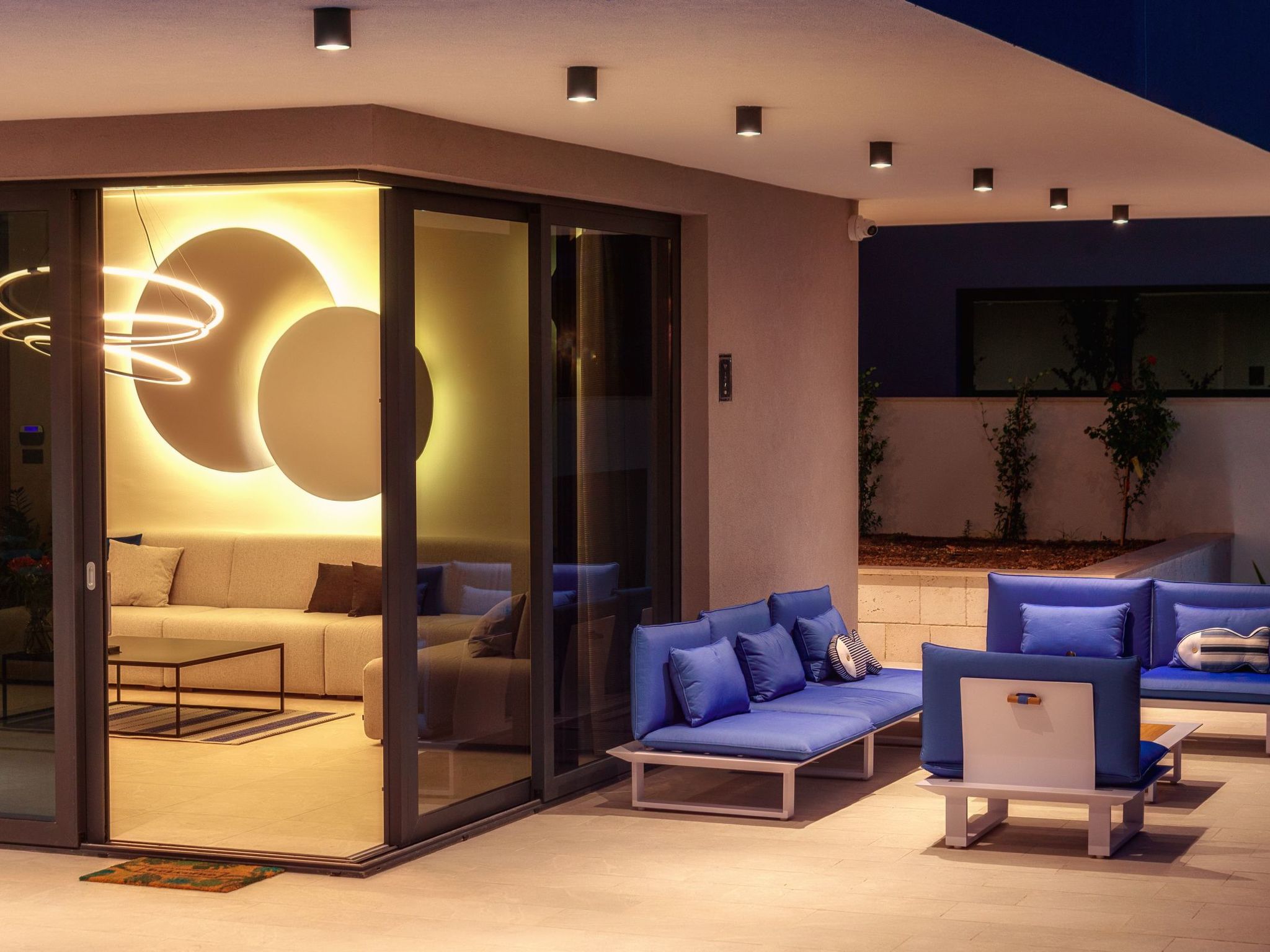 Luxuriöse Villa mit Infinity-Außenpool-Image-tags.info