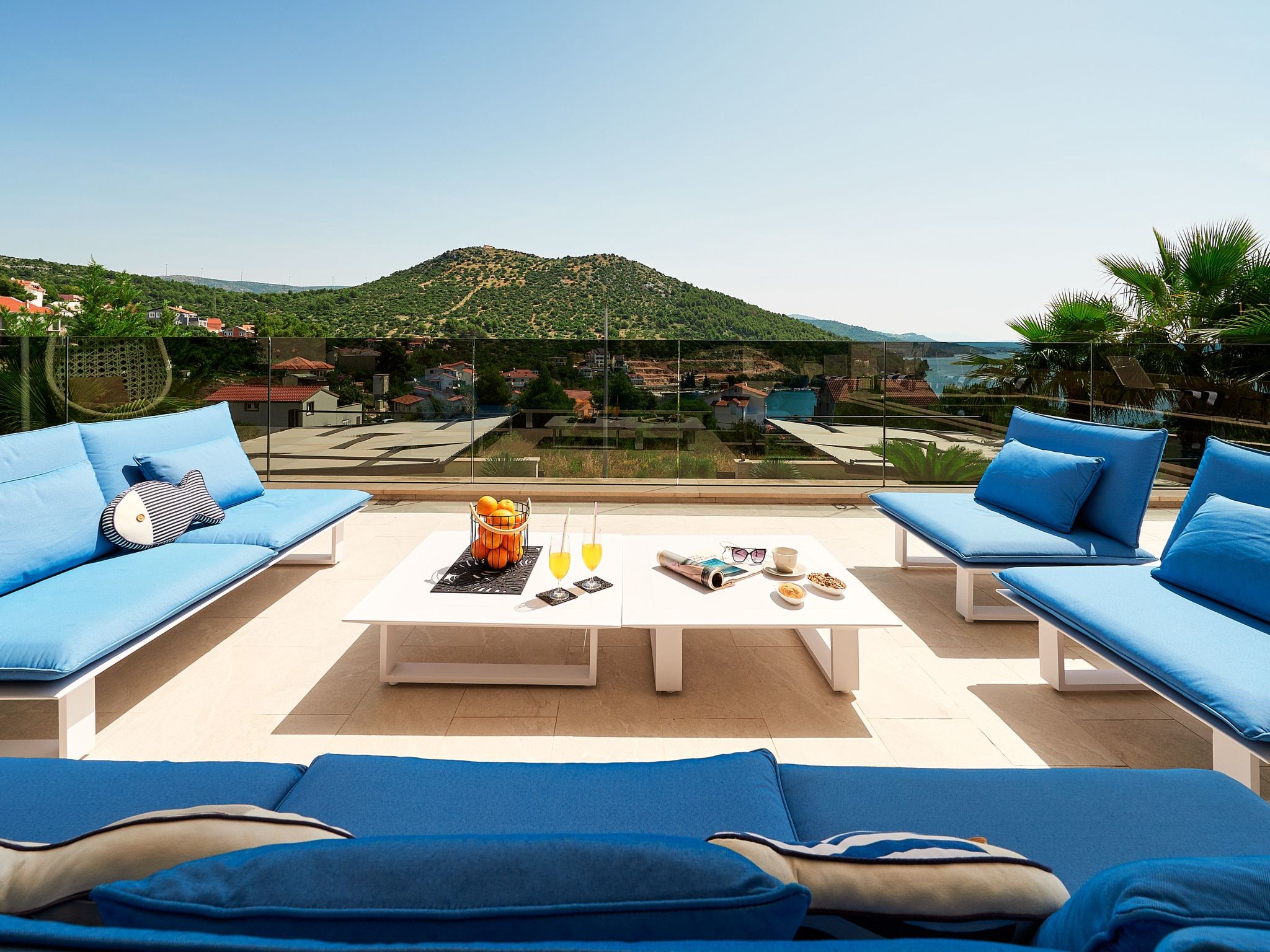 Luxuriöse Villa mit Infinity-Außenpool-Image-tags.info