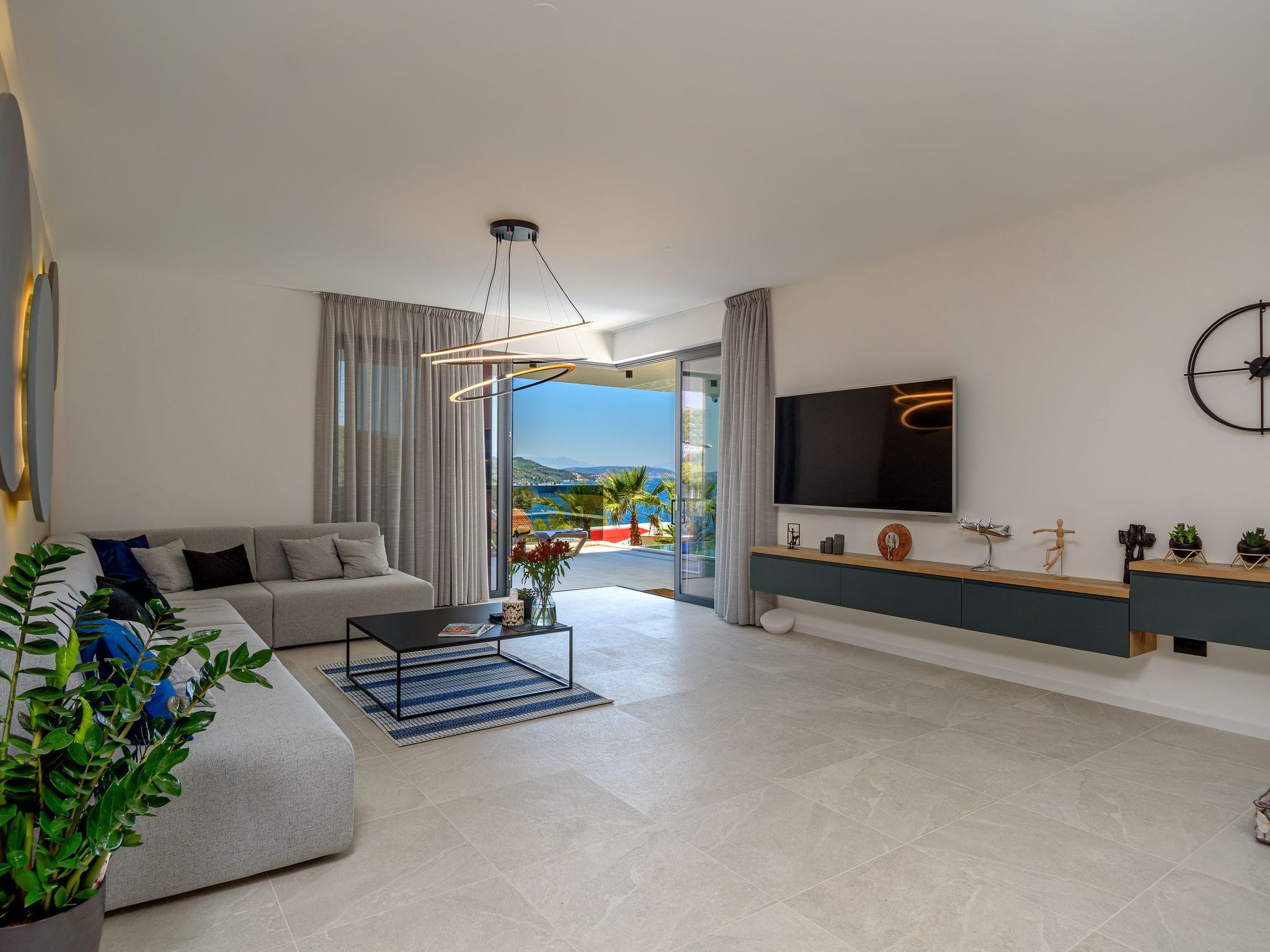 Luxuriöse Villa mit Infinity-Außenpool-Image-tags.info